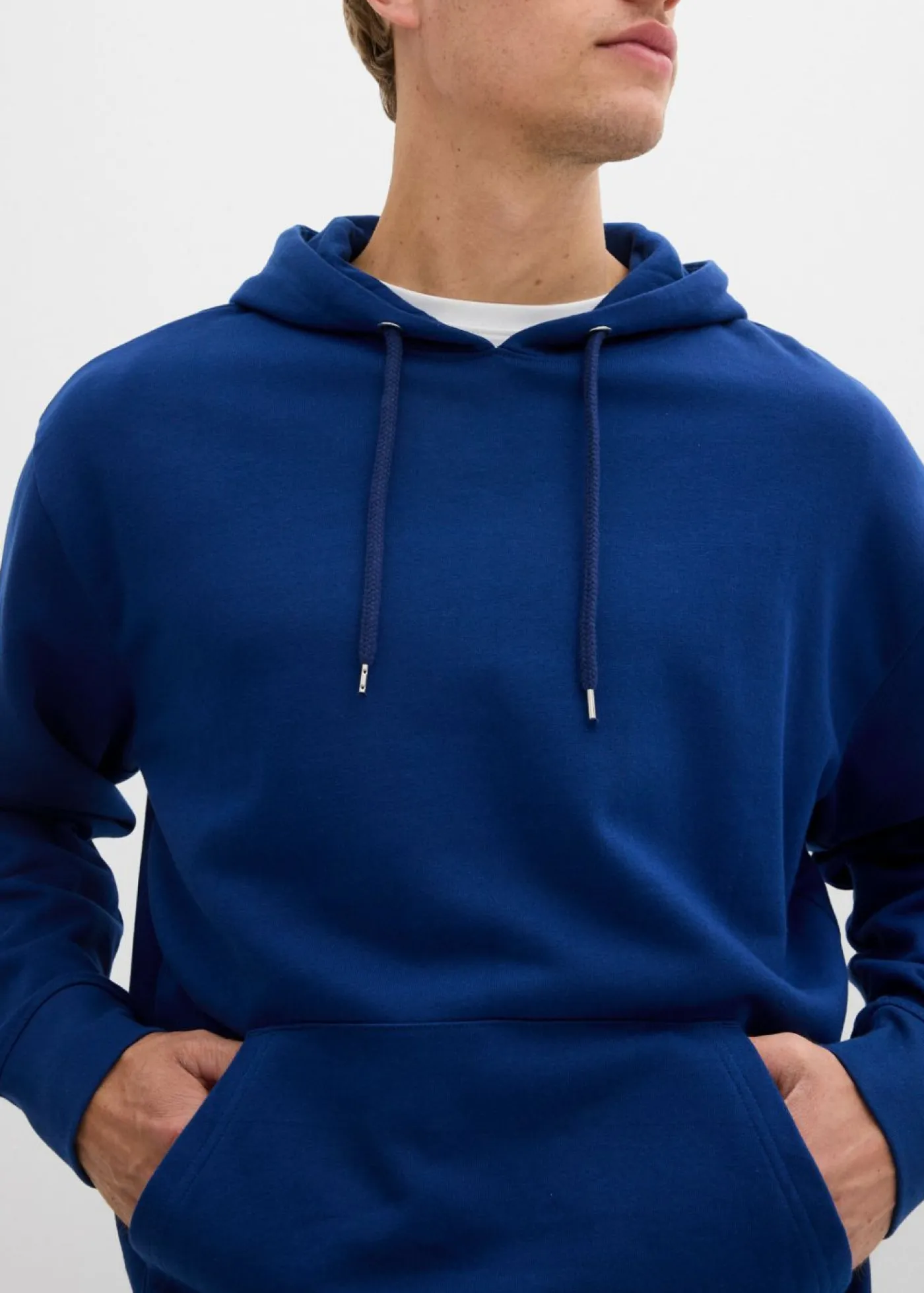 bonprix bonprix Básicos En Rebajas|Ropa Deportiva>Sudadera de algodón orgánico puro con capucha y corte holgado Azul marino profundo