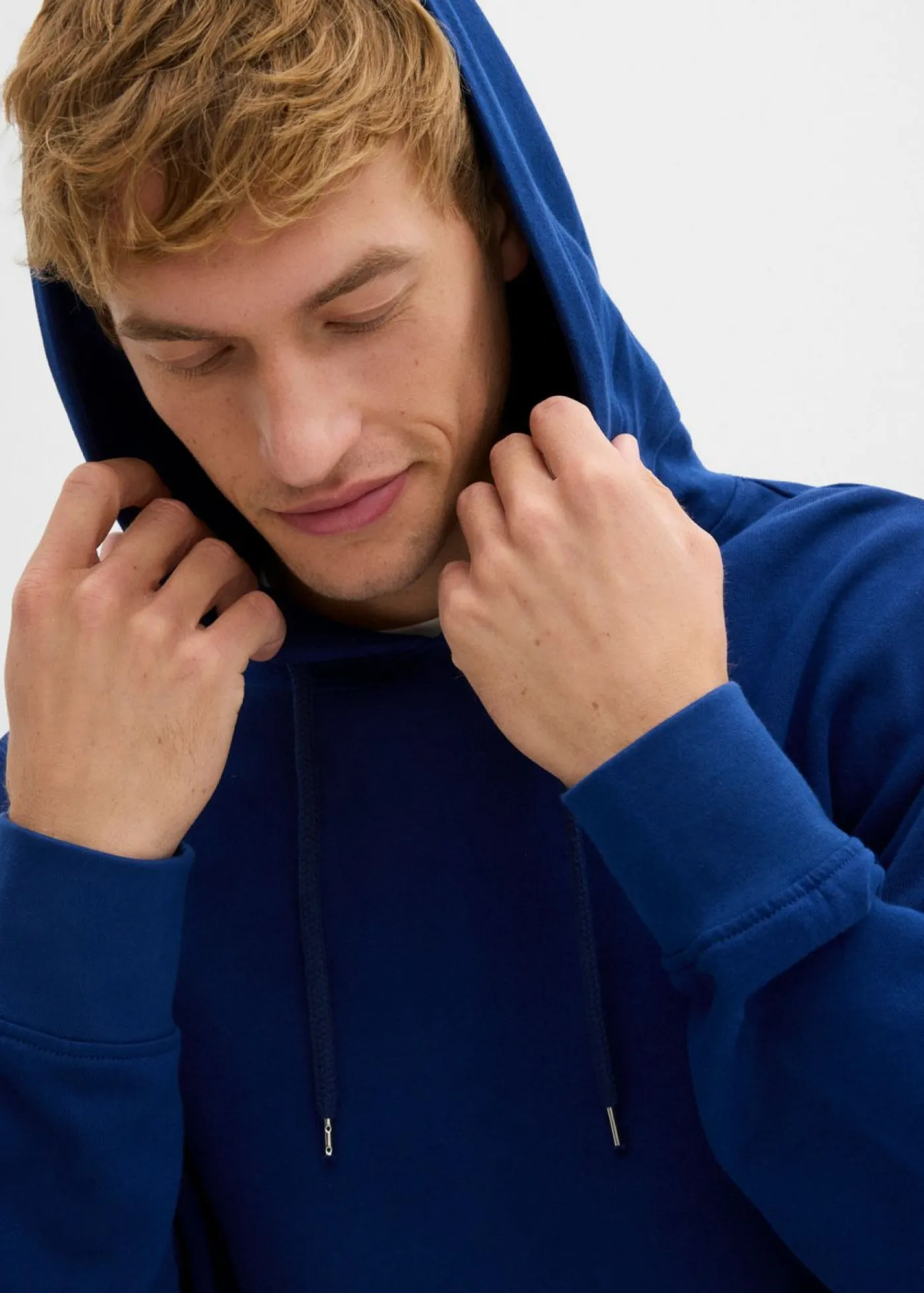 bonprix bonprix Básicos En Rebajas|Ropa Deportiva>Sudadera de algodón orgánico puro con capucha y corte holgado Azul marino profundo