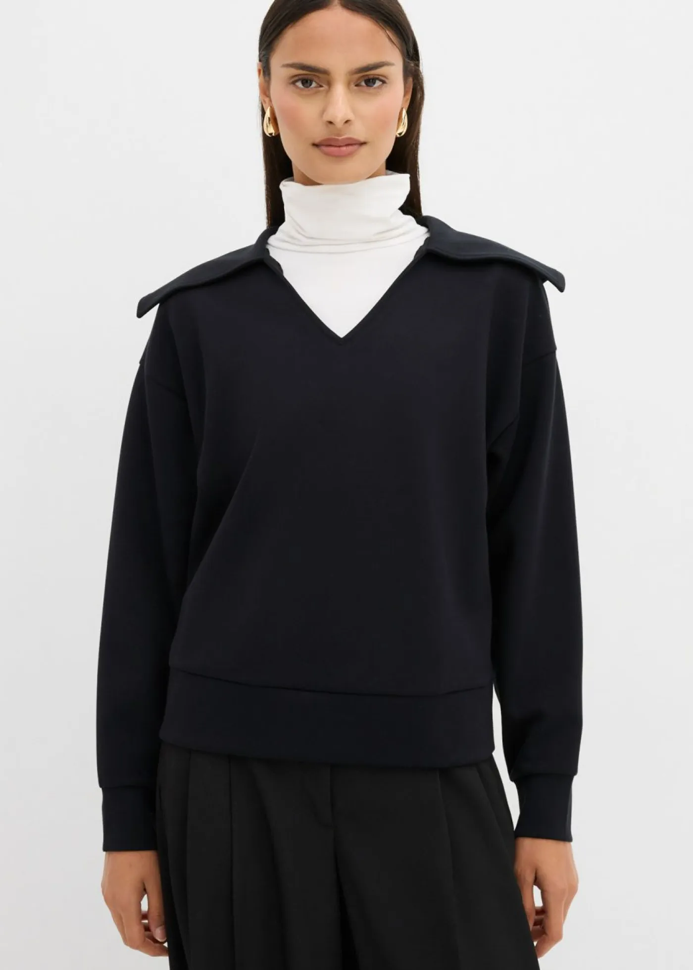 bonprix bonprix Esenciales>Sudadera de mezcla de viscosa con cuello ancho Negro