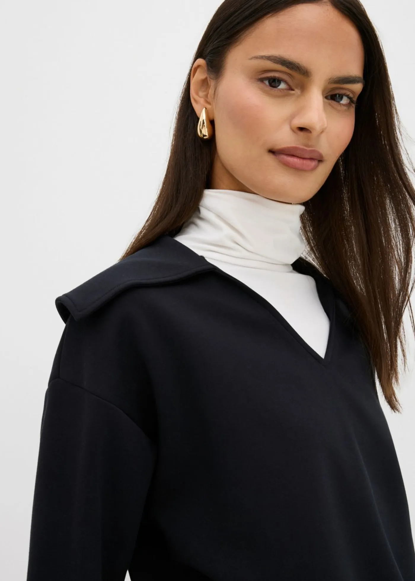 bonprix bonprix Esenciales>Sudadera de mezcla de viscosa con cuello ancho Negro