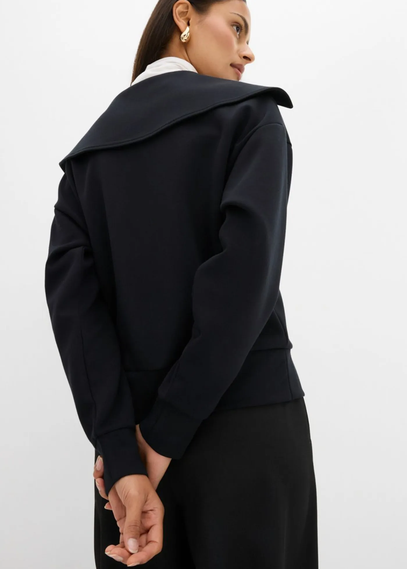 bonprix bonprix Esenciales>Sudadera de mezcla de viscosa con cuello ancho Negro