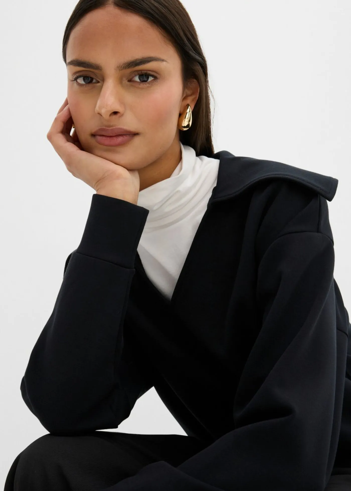 bonprix bonprix Esenciales>Sudadera de mezcla de viscosa con cuello ancho Negro