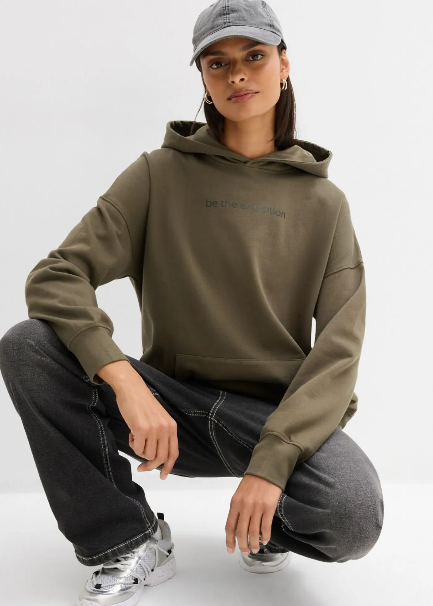 bonprix bonprix Ropa Cómoda>Sudadera holgada de algodón orgánico puro Verde oliva oscuro