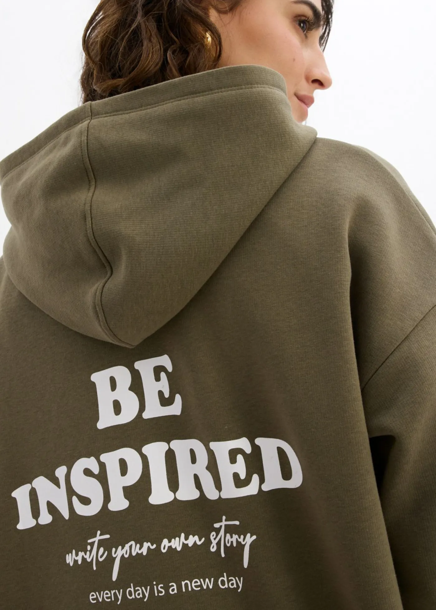 bonprix bonprix Ropa Cómoda|Novedades>Sudadera oversize de mezcla de algodón suave con capucha Verde grisáceo