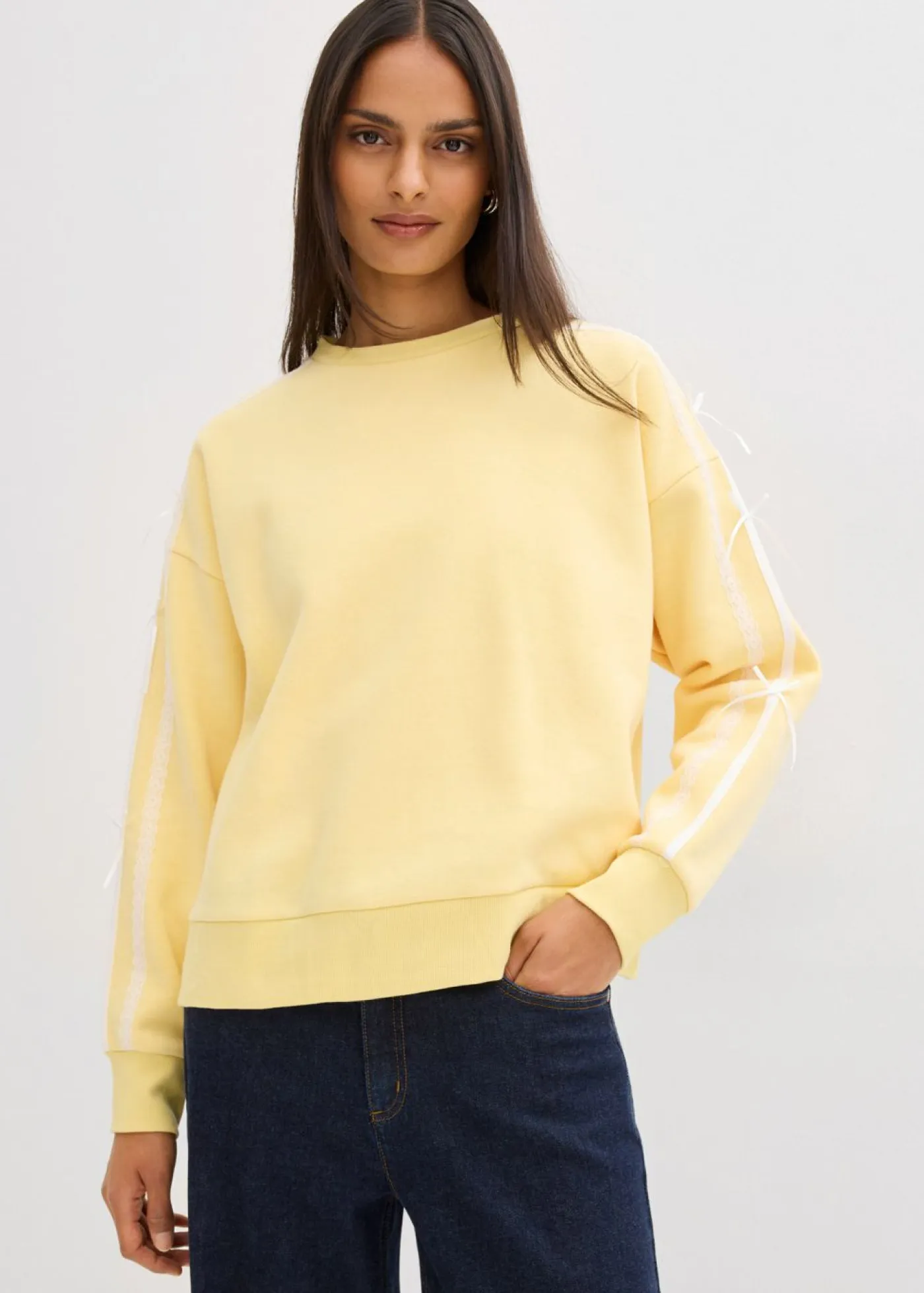 bonprix bonprix Ropa Cómoda>Sudadera oversize en suave mezcla de algodón Amarillo claro-blanco lana