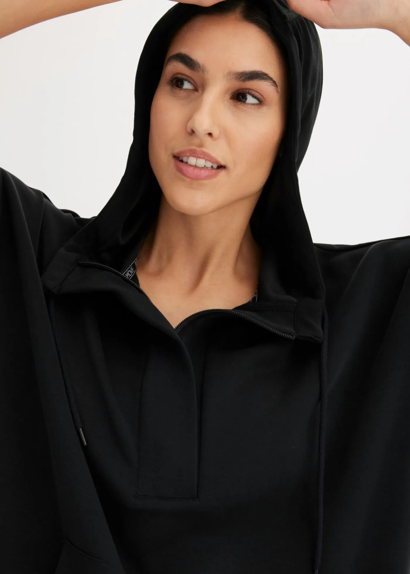 bonprix bonprix Ropa Deportiva|Ropa Cómoda>Sudadera ultrasuave de material modal con corte holgado y capucha Negro