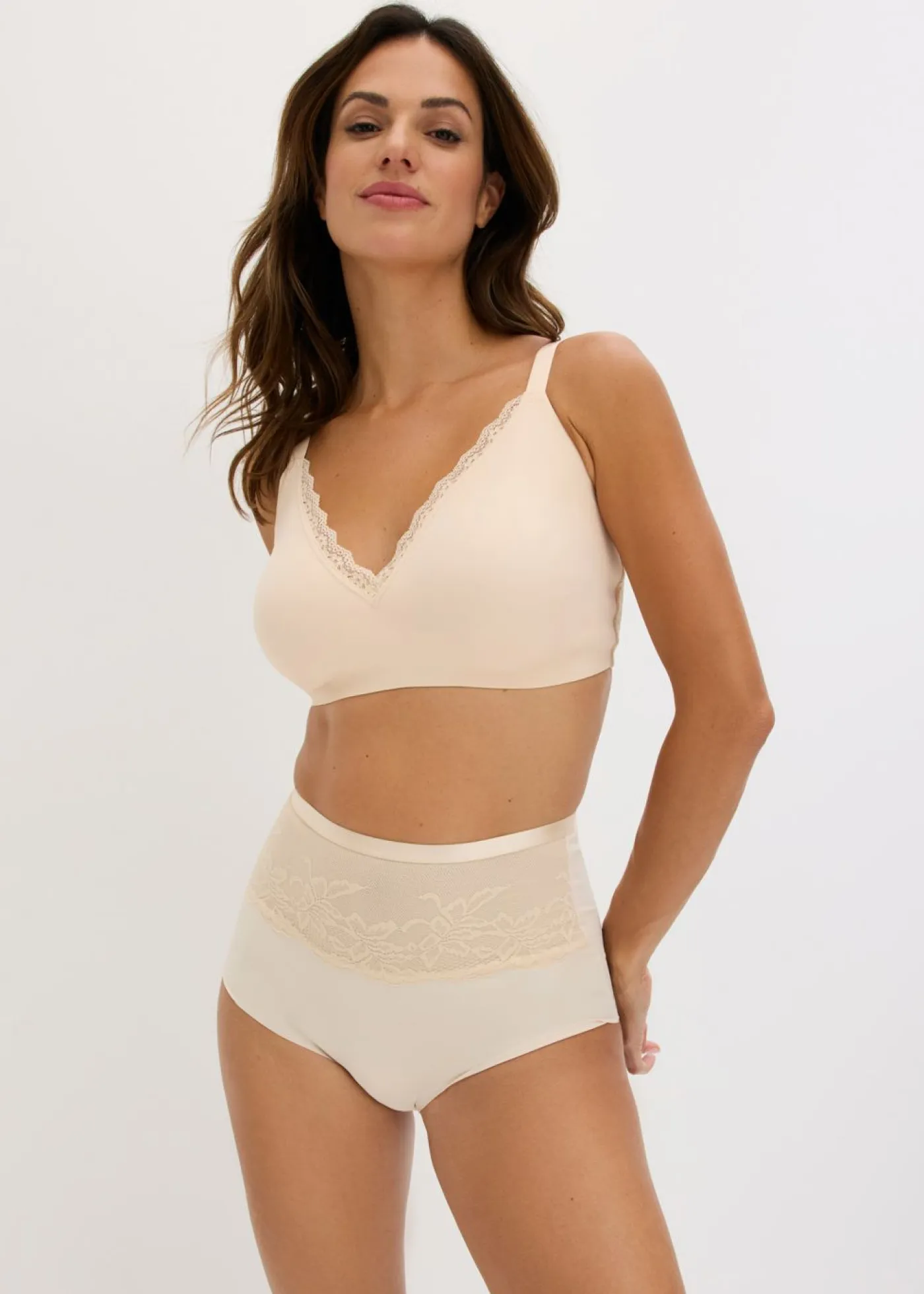 bonprix bonprix Novedades|Sujetadores De Copa E A H>Sujetador Feel Comfort sin aros con corte láser y encaje beige perla