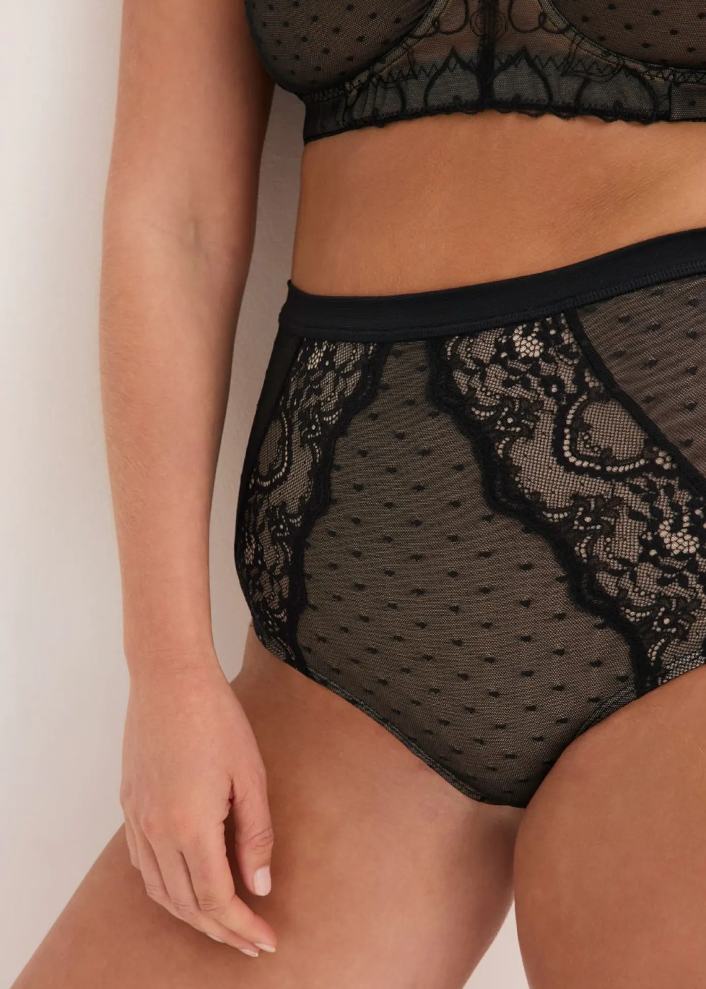 Mujer bonprix bonprix Tanga con efecto moldeador medio y encaje