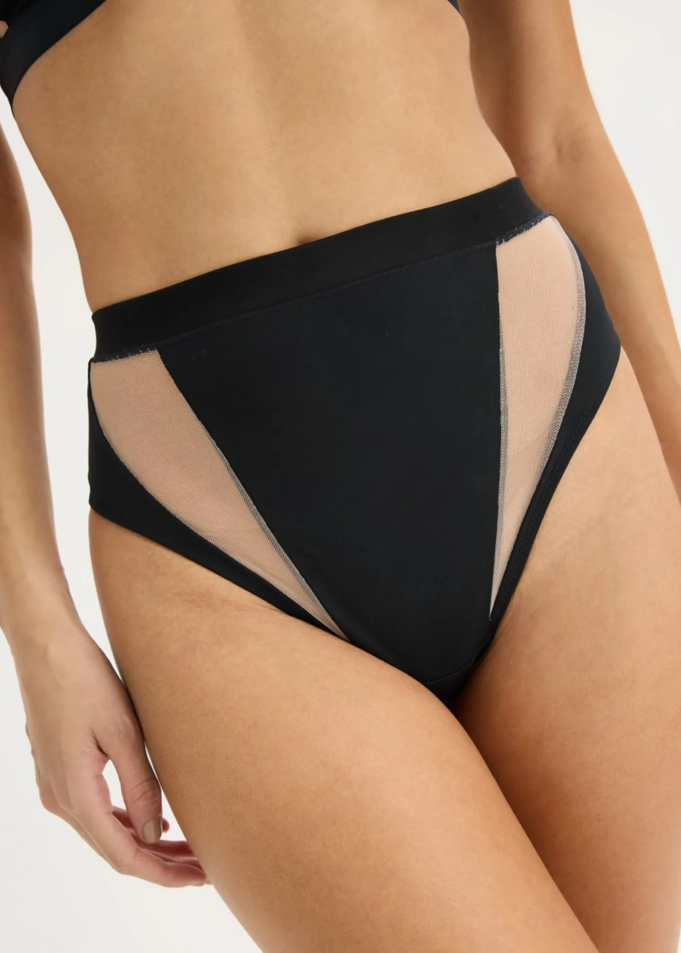 Mujer bonprix bonprix Tanga de talle alto con insertos transparentes