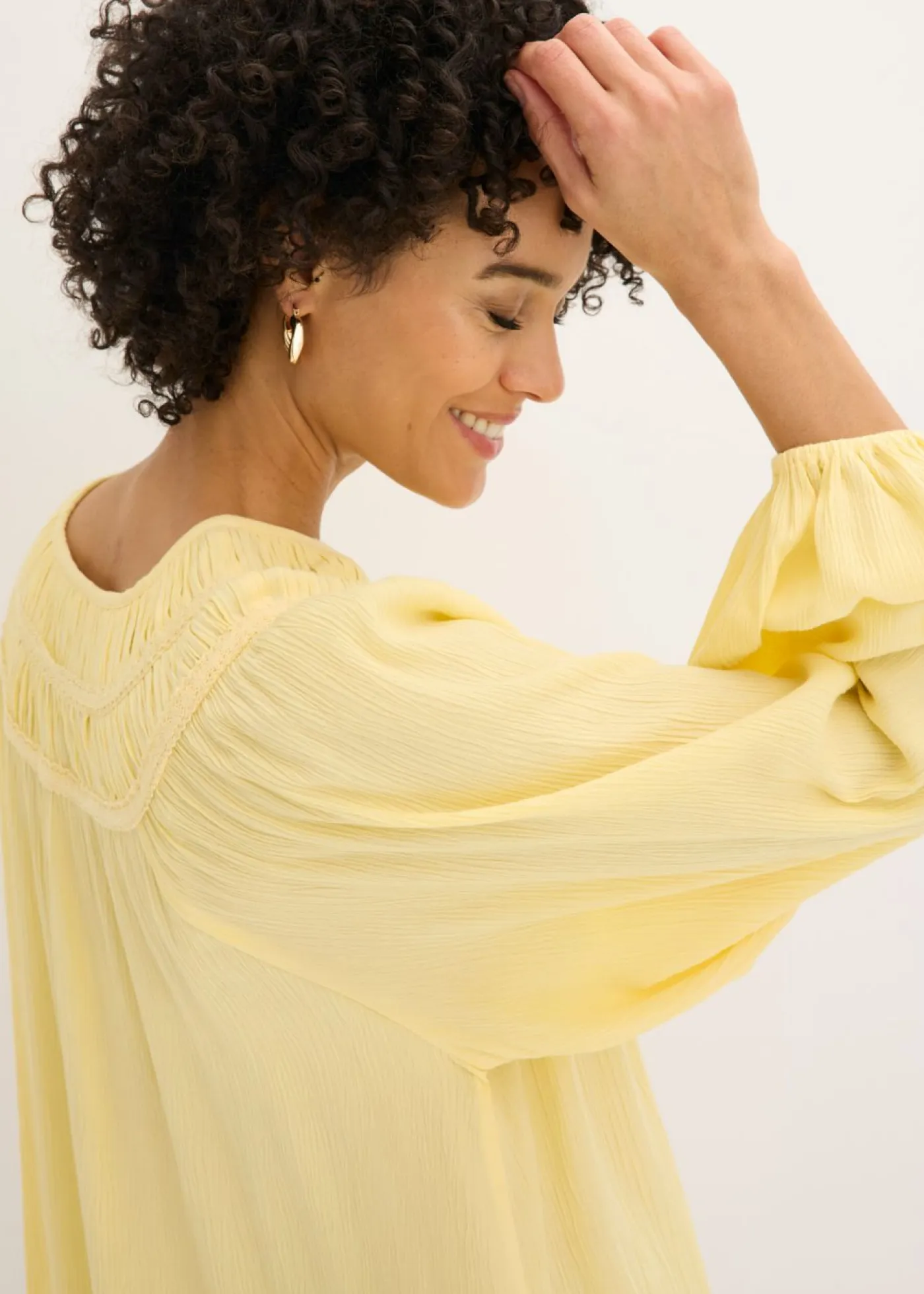 bonprix bonprix Camisas Y Blusas|Novedades>Túnica con cintas de encaje Amarillo claro