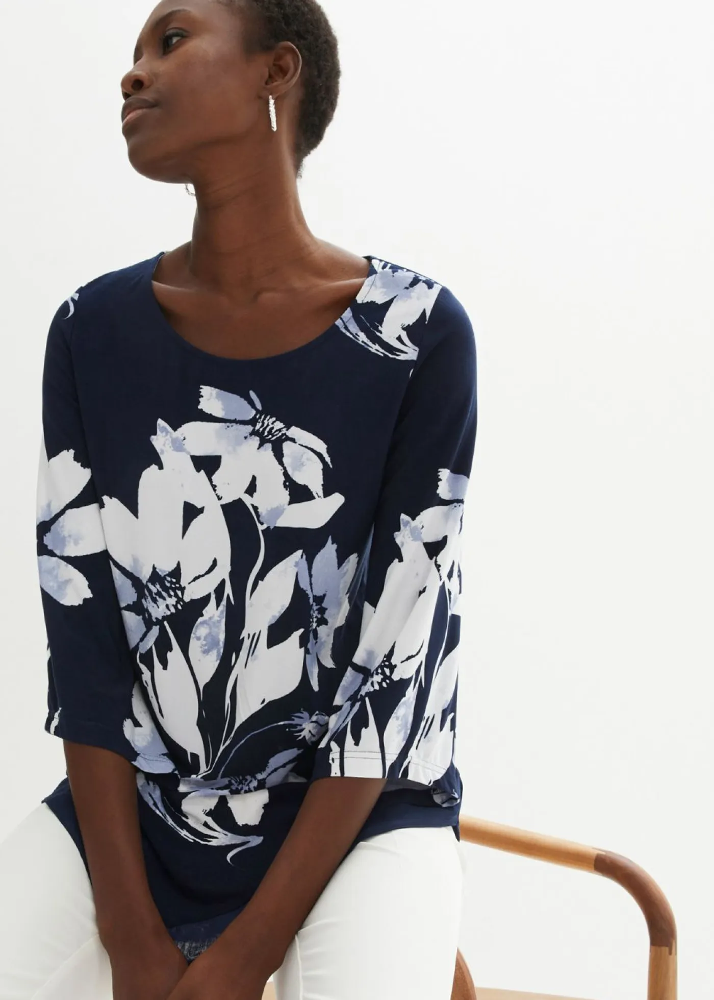 bonprix bonprix Camisetas>Túnica con patrón de flores azul marino / blanco con flores