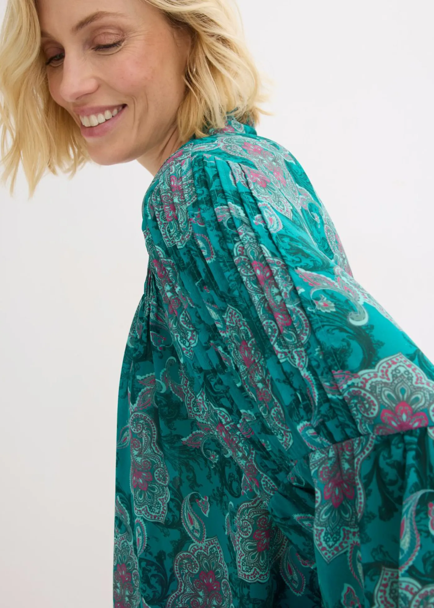 bonprix bonprix Camisas Y Blusas>Túnica de gasa con patrón paisley esmeralda oscuro-verde agua-fucsia oscuro