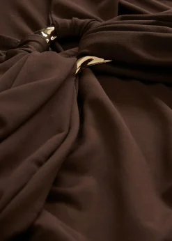 bonprix bonprix Camisetas>Top anudado al cuello con hebilla decorativa Marrón oscuro