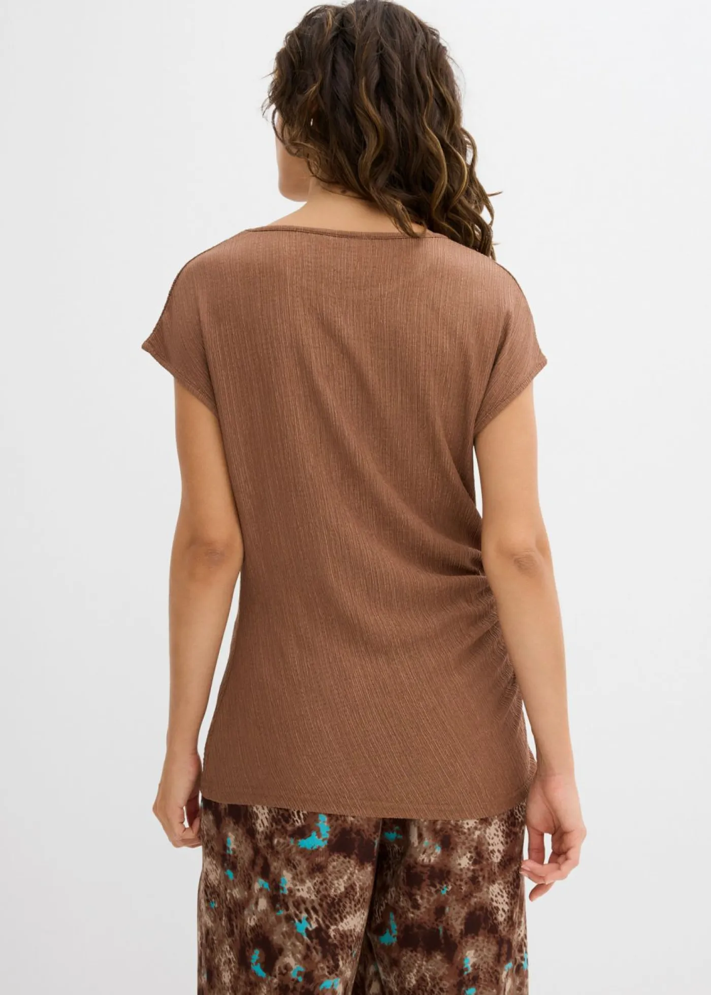 bonprix bonprix Camisetas>Top asimétrico de crepé ligero Marrón castaño