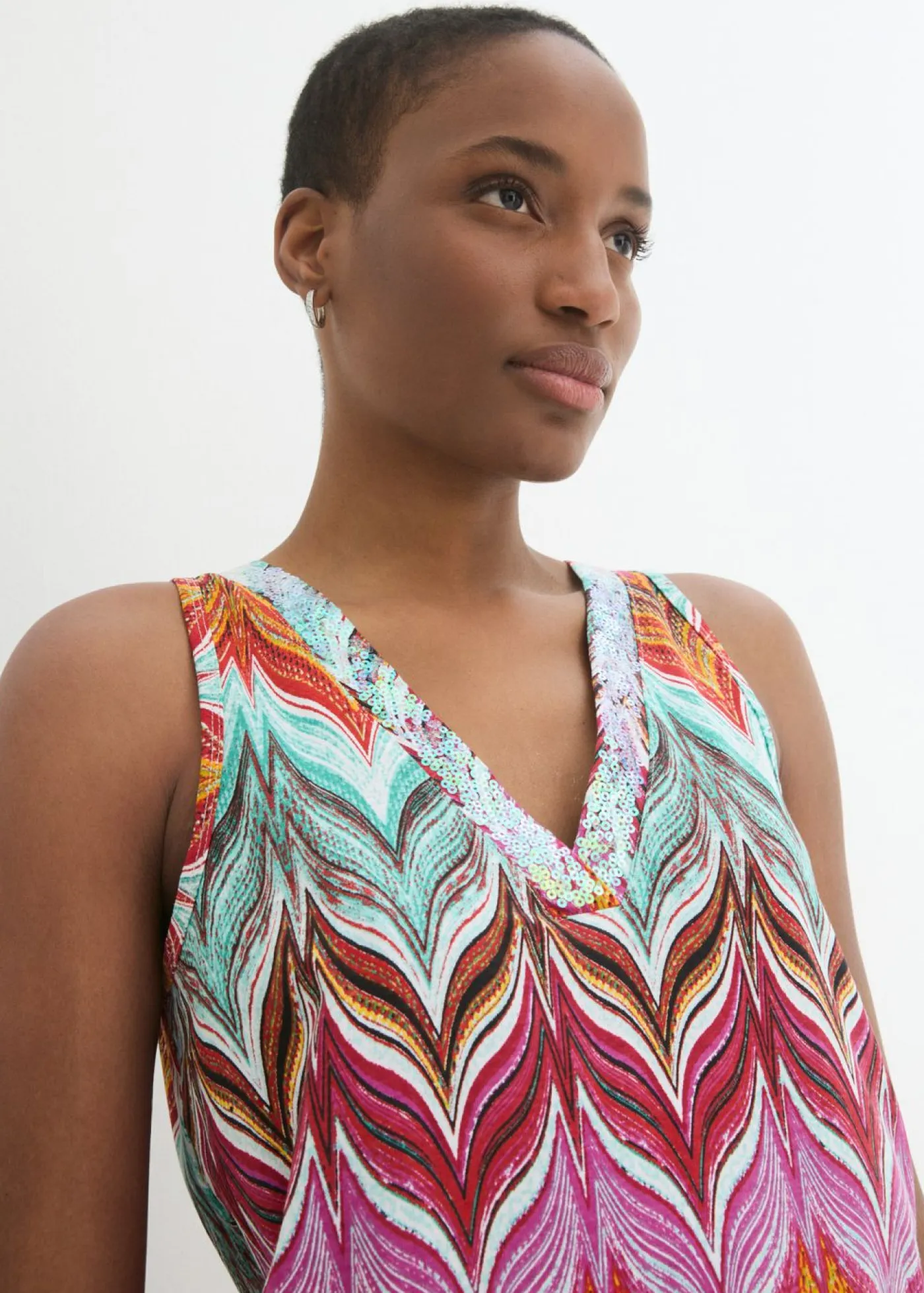 bonprix bonprix Camisetas>Top con lentejuelas Multicolor