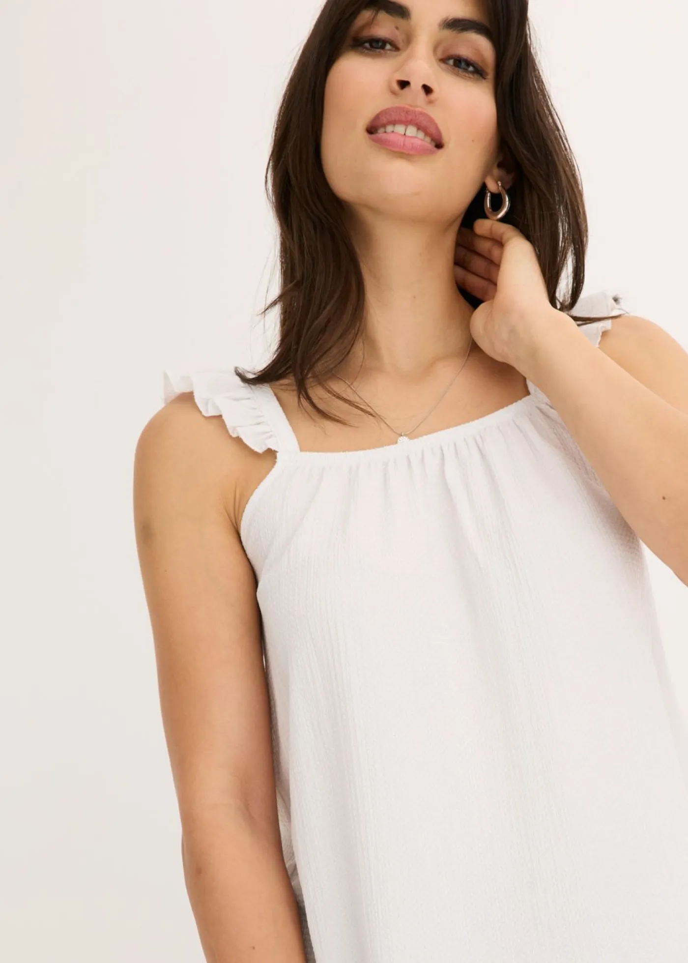 bonprix bonprix Camisetas>Top de crepé de punto con tirantes con volantes Blanco