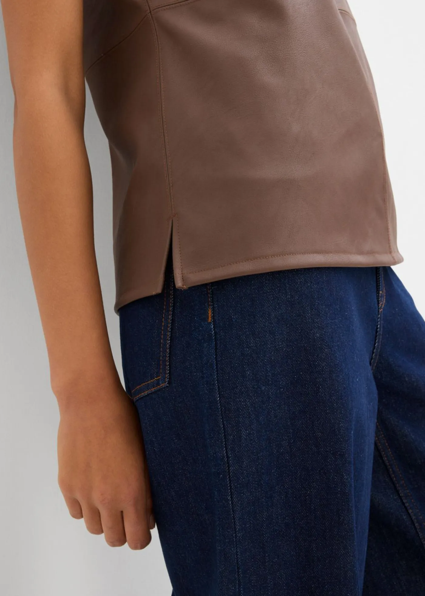 bonprix bonprix Esenciales|Camisetas>Top de piel sintética marrón