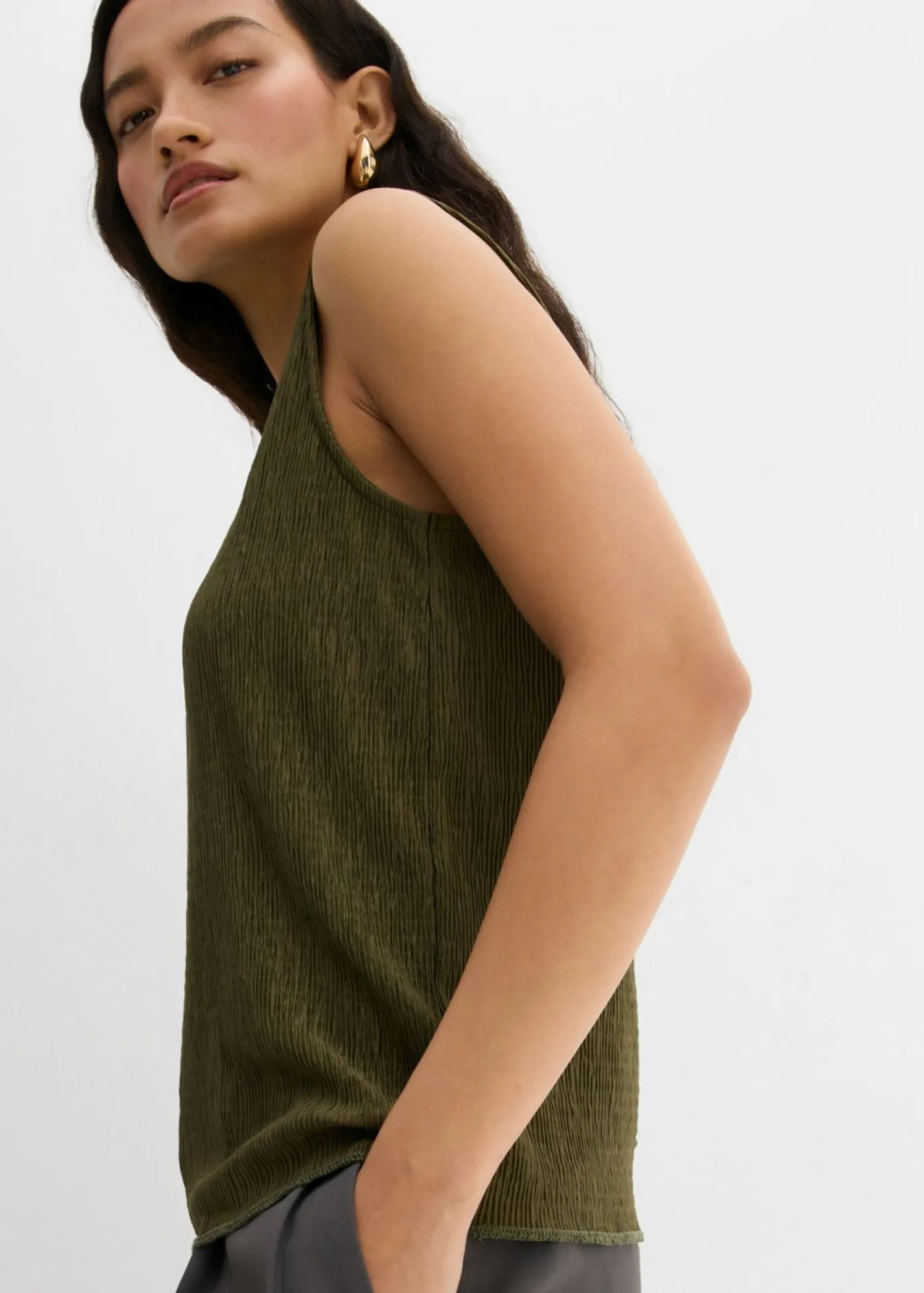 bonprix bonprix Esenciales|Camisetas>Top de tejido arrugado estructurado Verde oliva oscuro