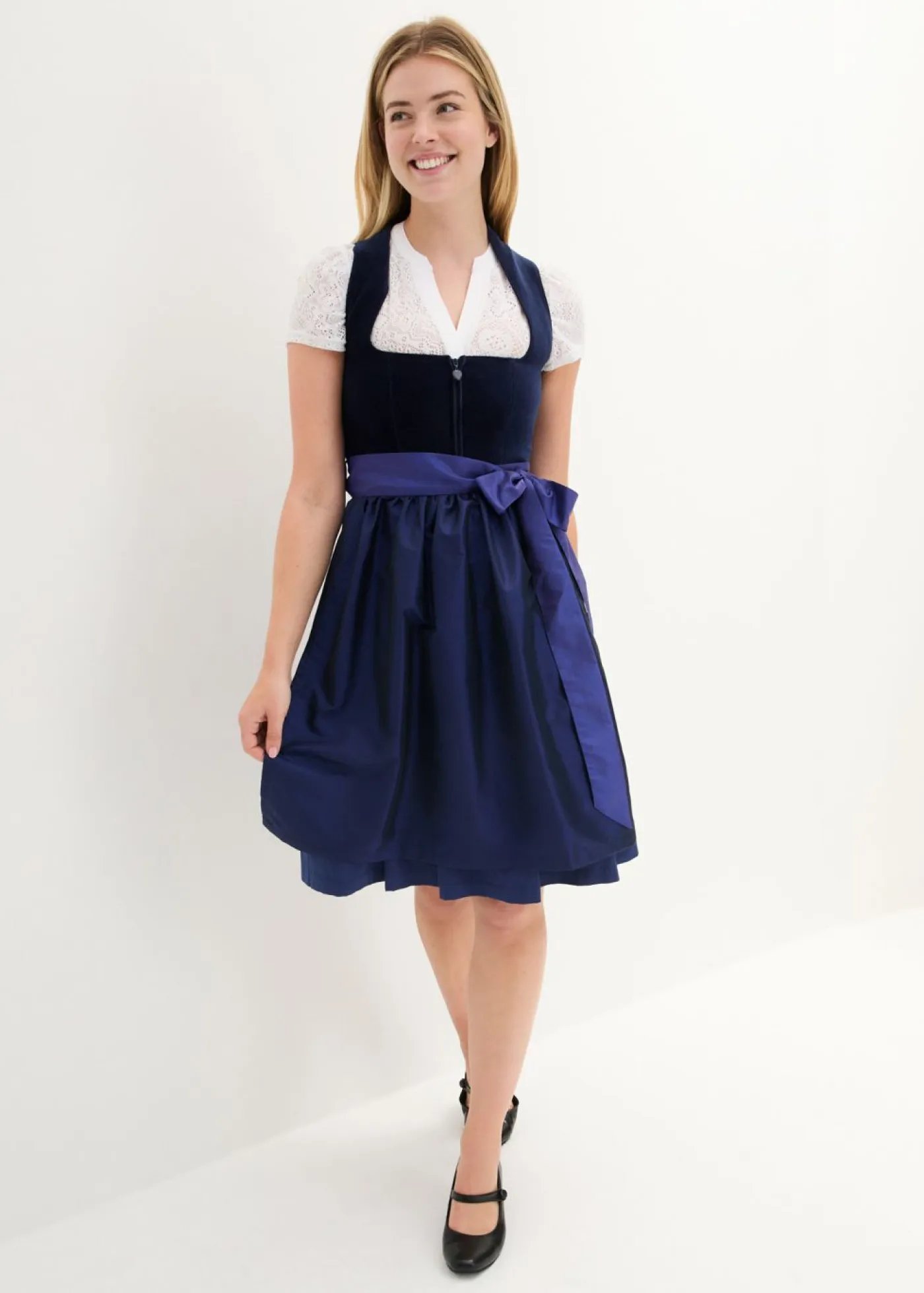 bonprix bonprix Vestidos>Traje tirolés con corpiño de terciopelo y delantal de satén (2 piezas) Azul marino/azul oxford