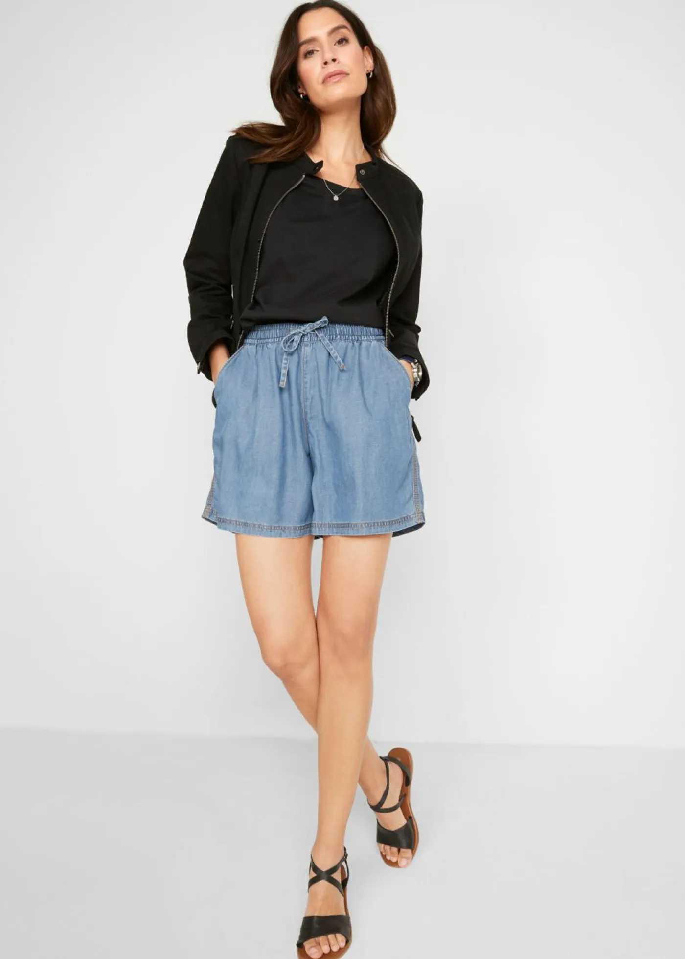 bonprix bonprix Shorts>Vaquero corto ligero con lino azul claro denim