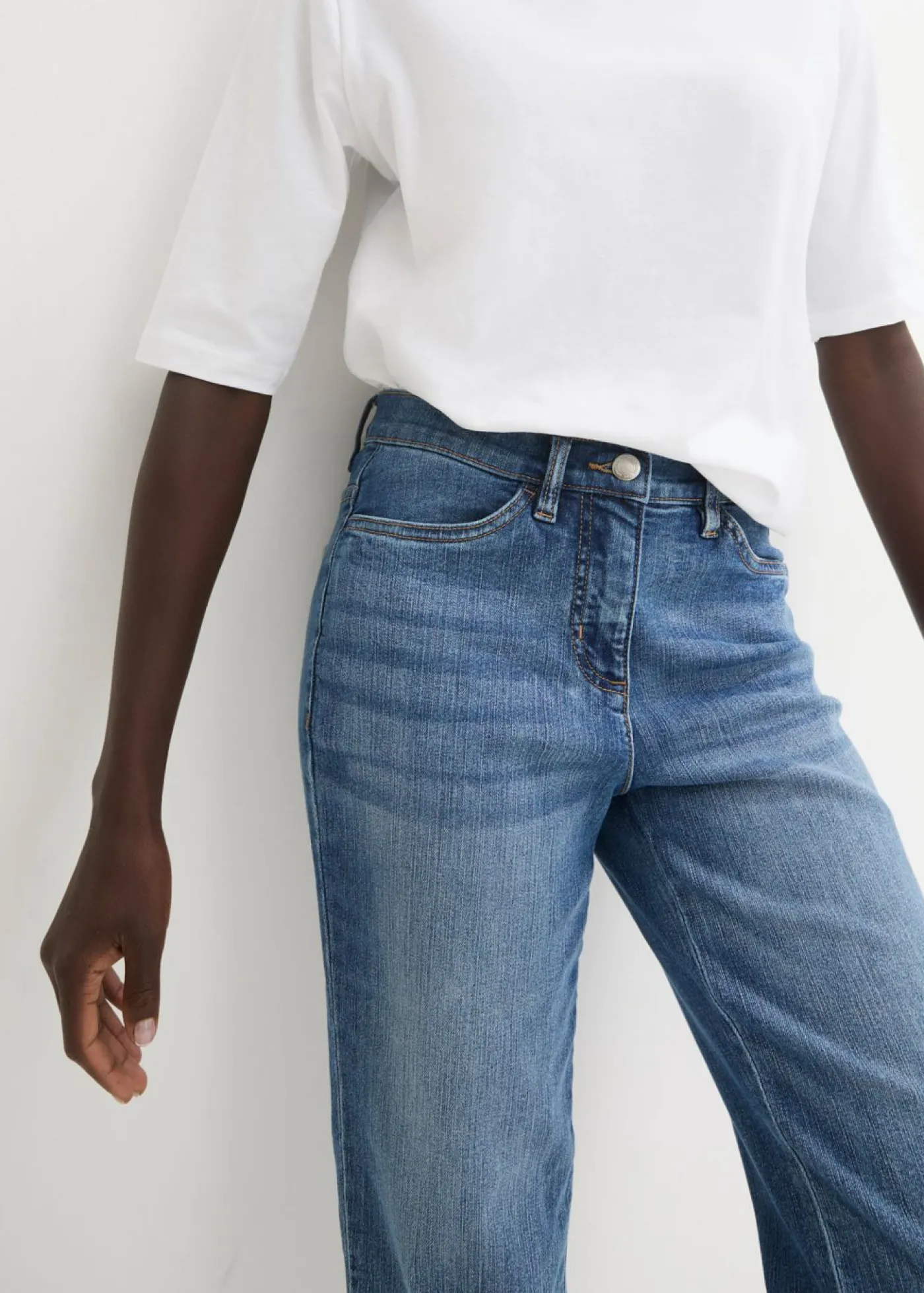 bonprix bonprix Vaqueros>Vaqueros capri con bordado azul blanqueado