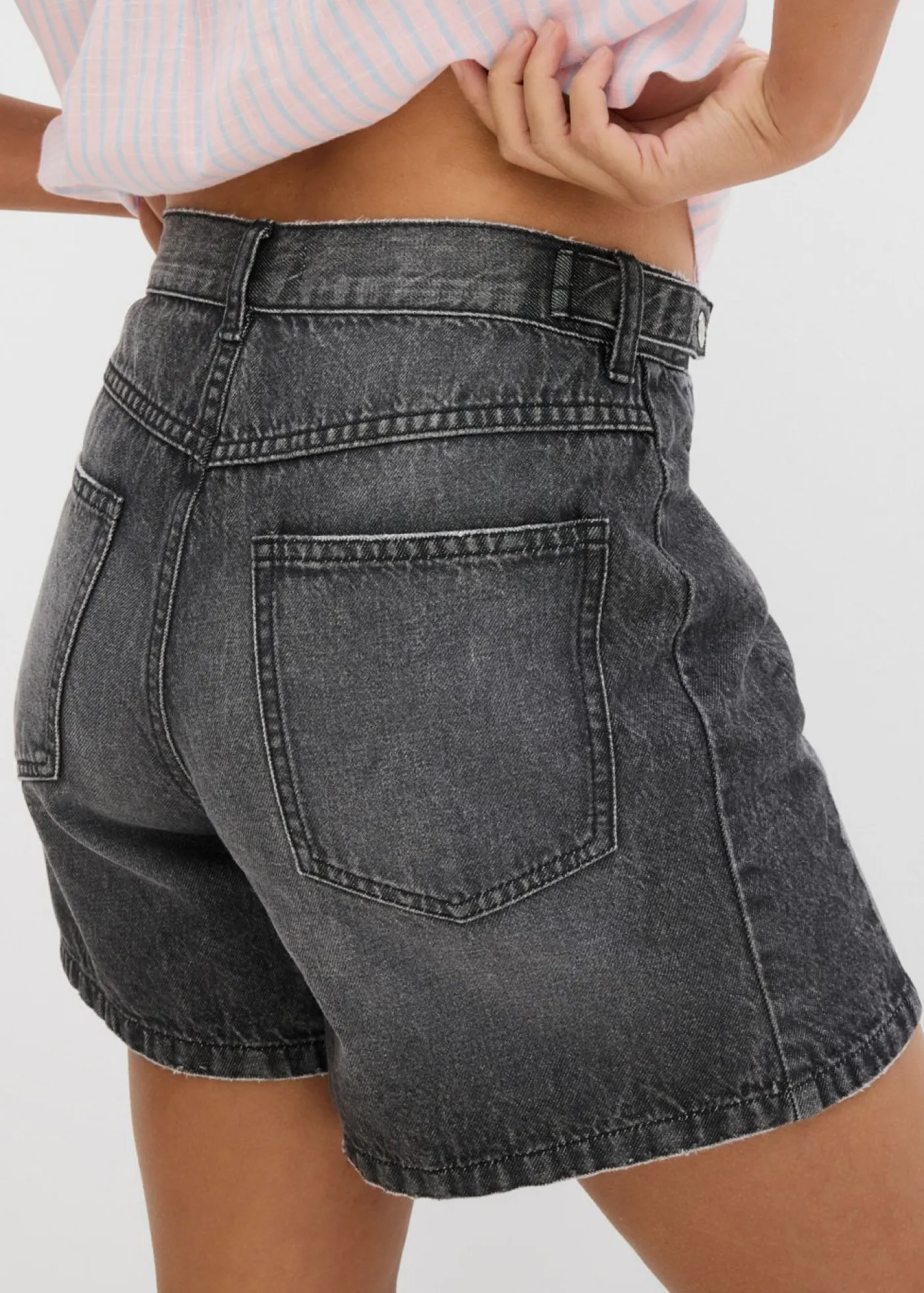 bonprix bonprix Shorts|Vaqueros>Vaqueros cortos poco elásticos con talle medio negro denim usado