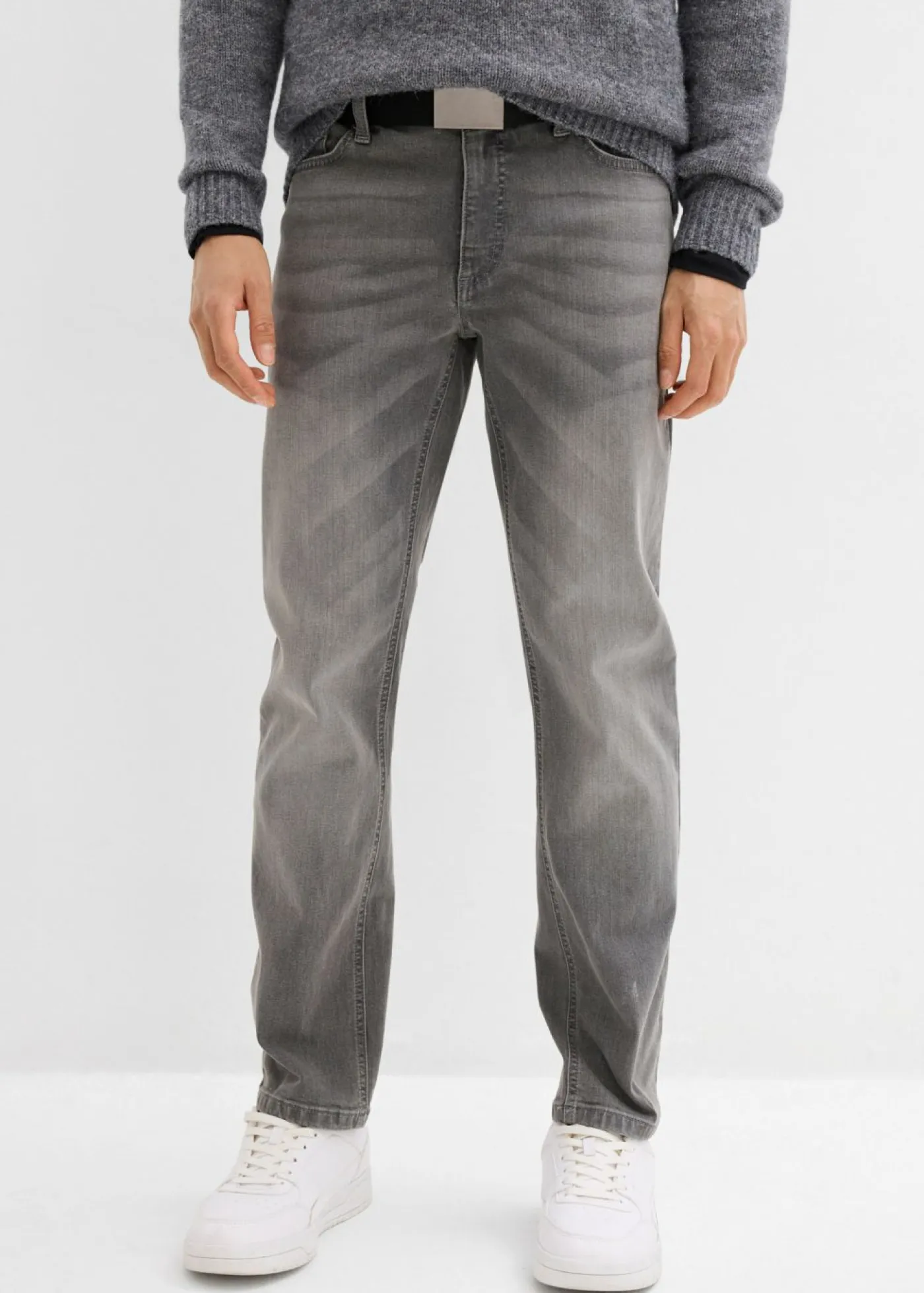 Hombre bonprix bonprix Vaqueros elásticos con corte regular, cinturón y diseño recto