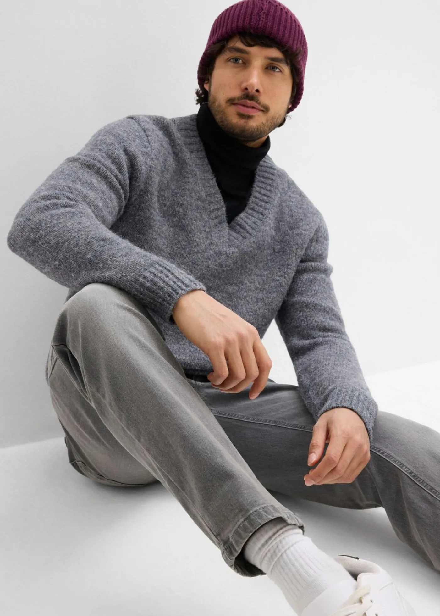 Hombre bonprix bonprix Vaqueros elásticos con corte regular, cinturón y diseño recto