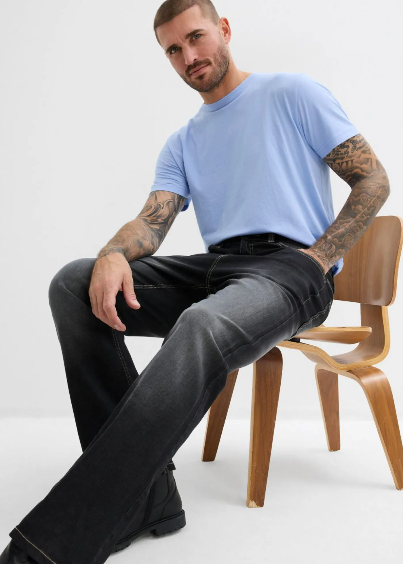 Hombre bonprix bonprix Vaqueros elásticos con corte clásico, cinturilla elástica y diseño bootcut