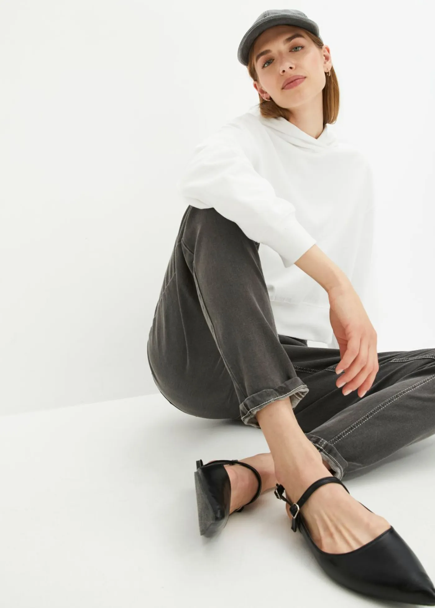 bonprix bonprix Vaqueros>Vaqueros elásticos de cintura alta y corte mom Denim gris oscuro desgastado