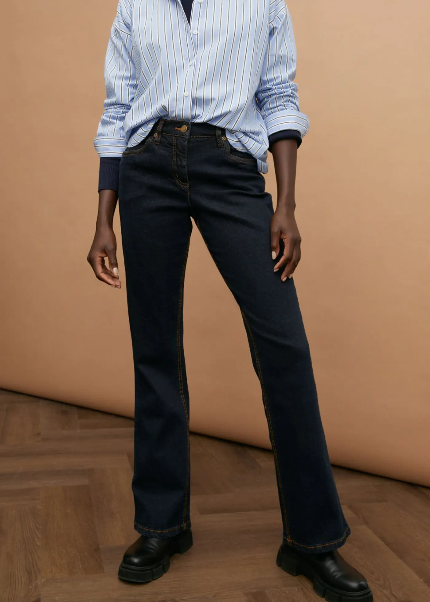 Mujer bonprix bonprix Vaqueros elásticos de talle alto con corte bootcut