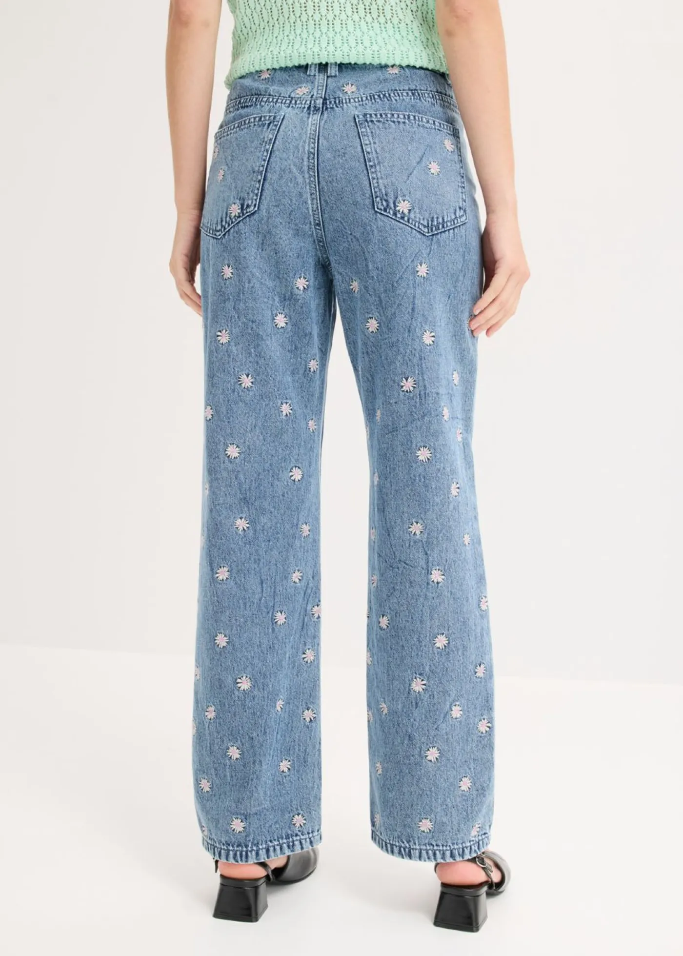 bonprix bonprix Tallas Pequeñas|Novedades>Vaqueros rectos de algodón con talle alto Denim claro desgastado