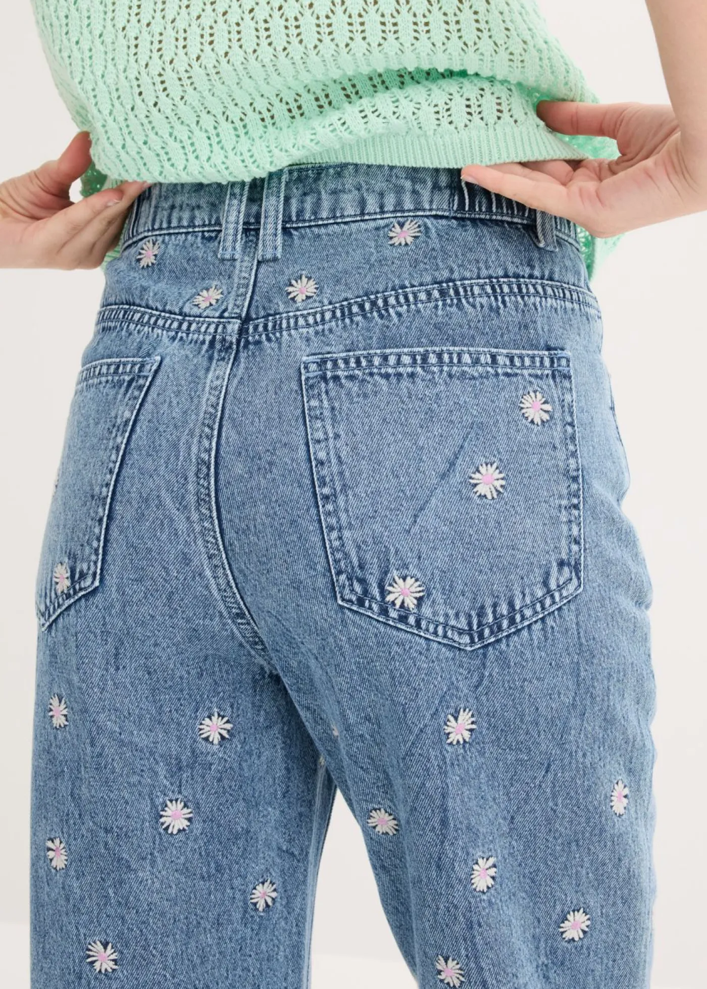 bonprix bonprix Tallas Pequeñas|Novedades>Vaqueros rectos de algodón con talle alto Denim claro desgastado