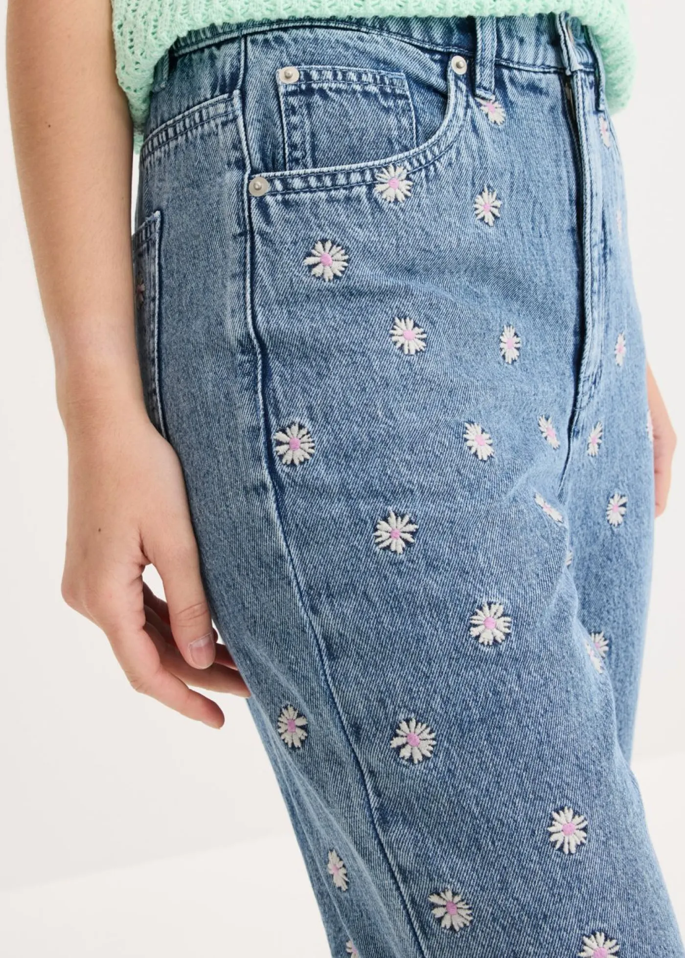 bonprix bonprix Tallas Pequeñas|Novedades>Vaqueros rectos de algodón con talle alto Denim claro desgastado