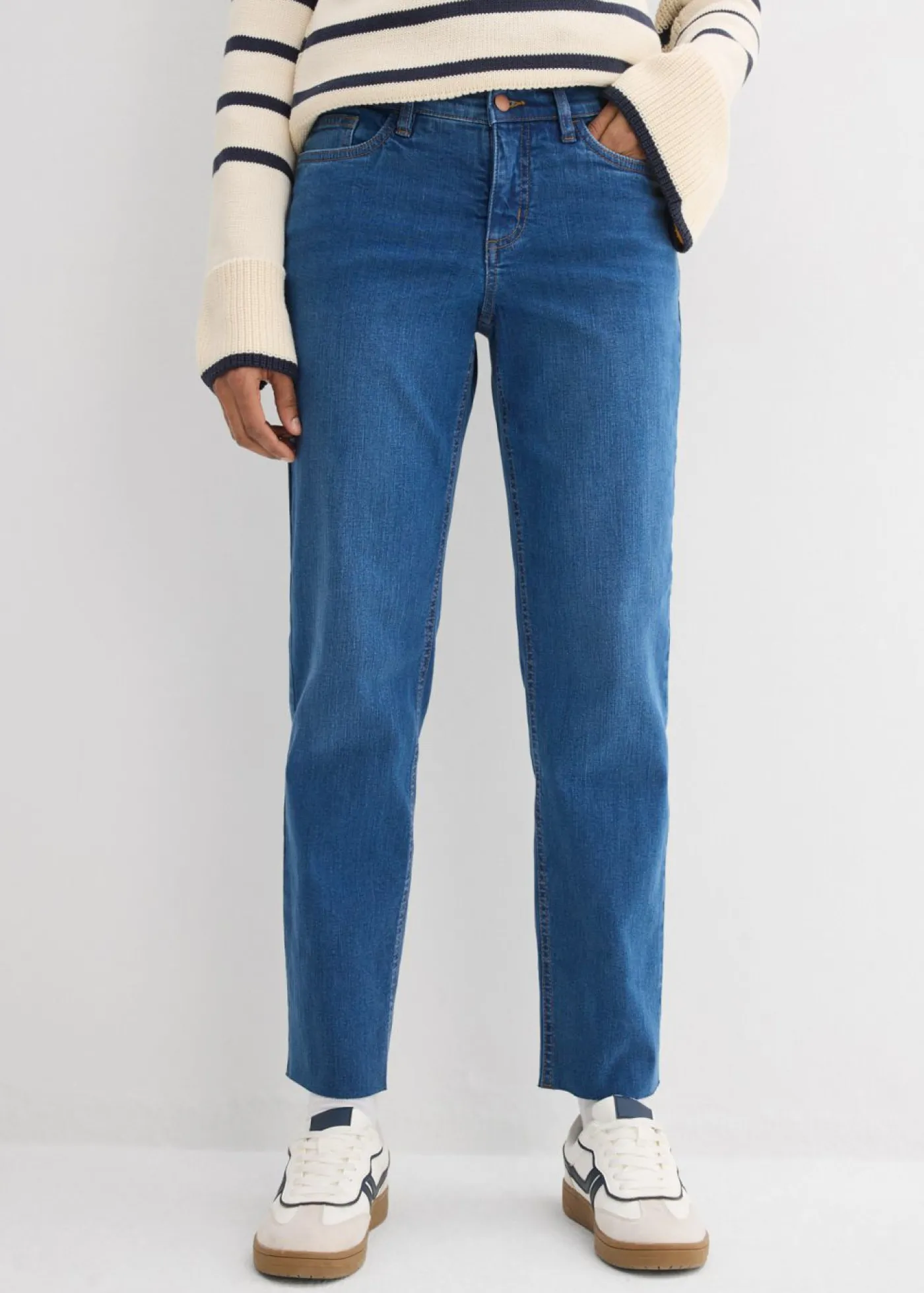 bonprix bonprix Vaqueros>Vaqueros rectos de algodón orgánico con talle medio y largo cropped Azul piedra usado