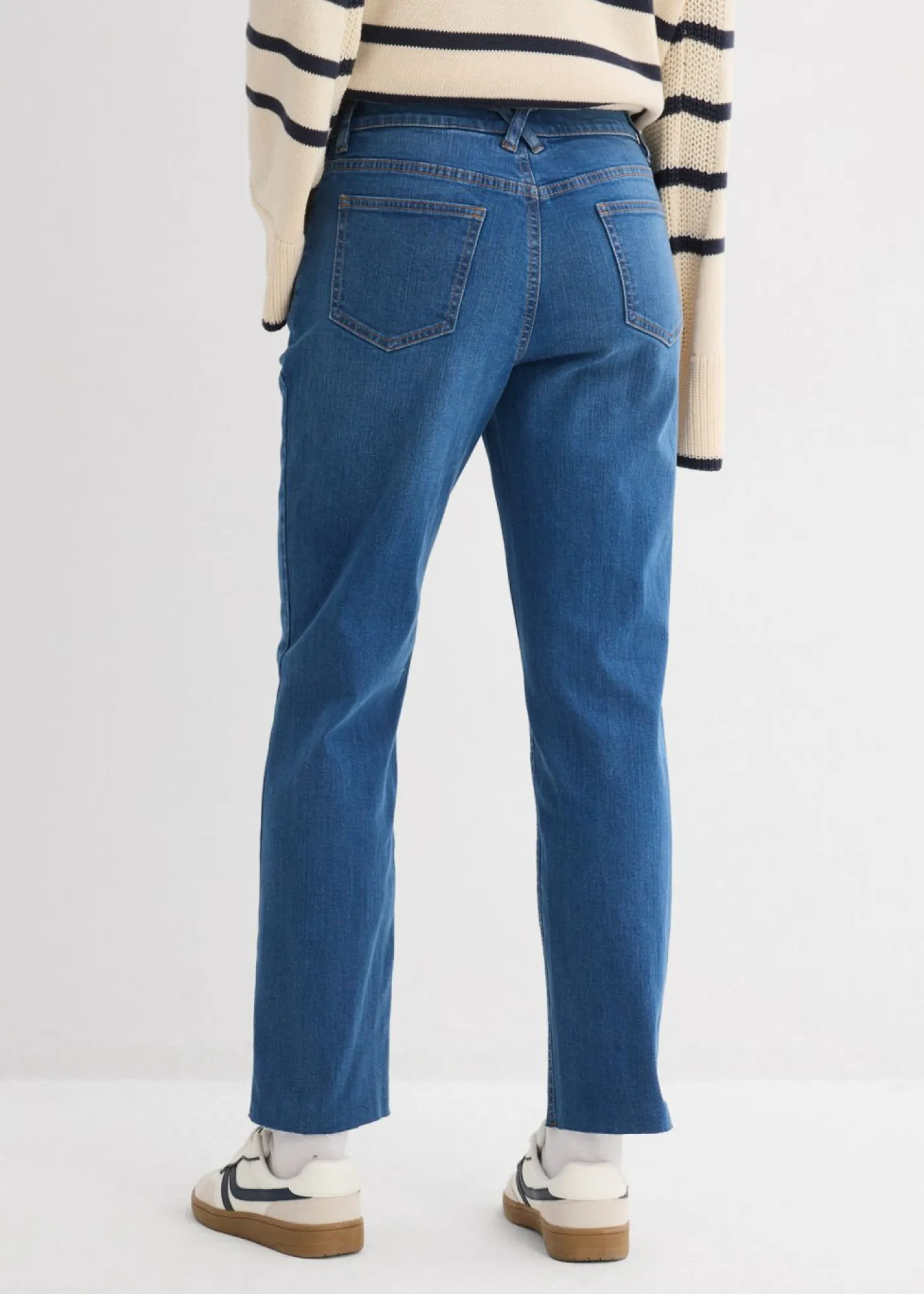 bonprix bonprix Vaqueros>Vaqueros rectos de algodón orgánico con talle medio y largo cropped Azul piedra usado