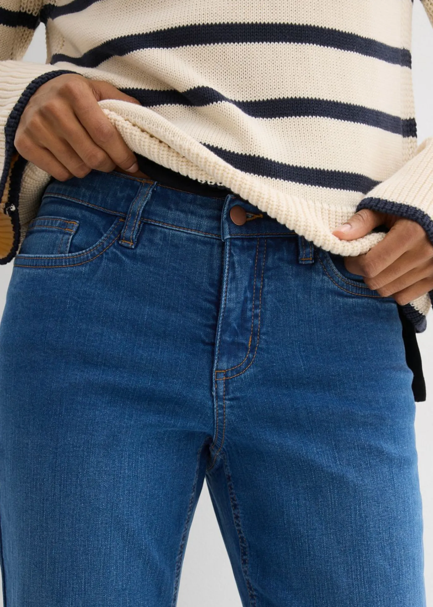 bonprix bonprix Vaqueros>Vaqueros rectos de algodón orgánico con talle medio y largo cropped Azul piedra usado