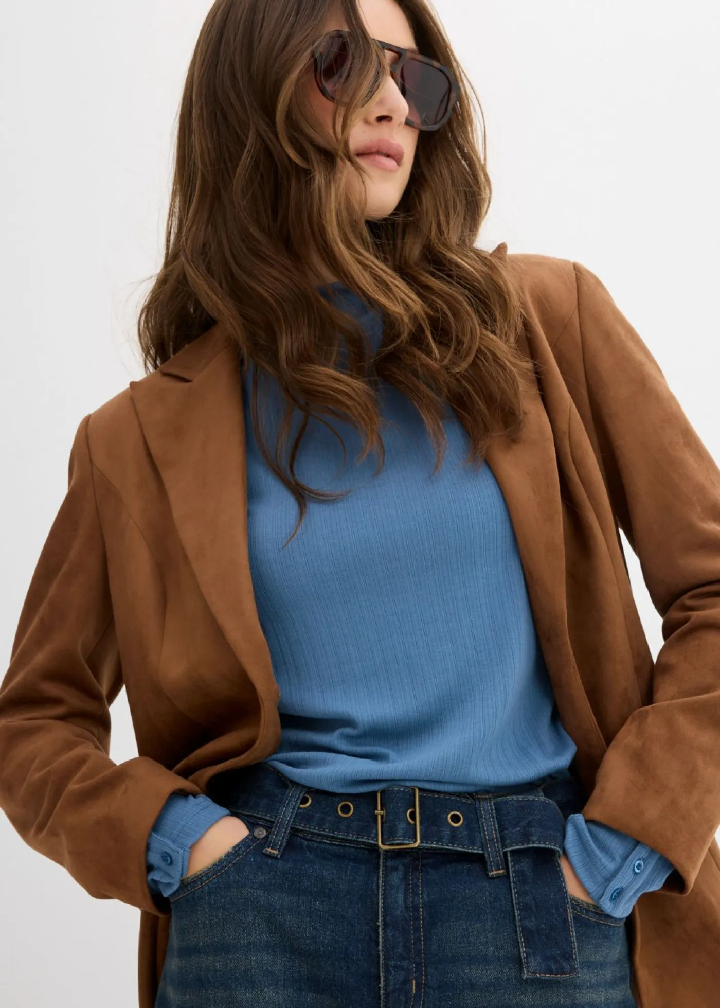 bonprix bonprix Vaqueros>Vaqueros tipo barrel de talle medio con cinturón Denim oscuro desgastado