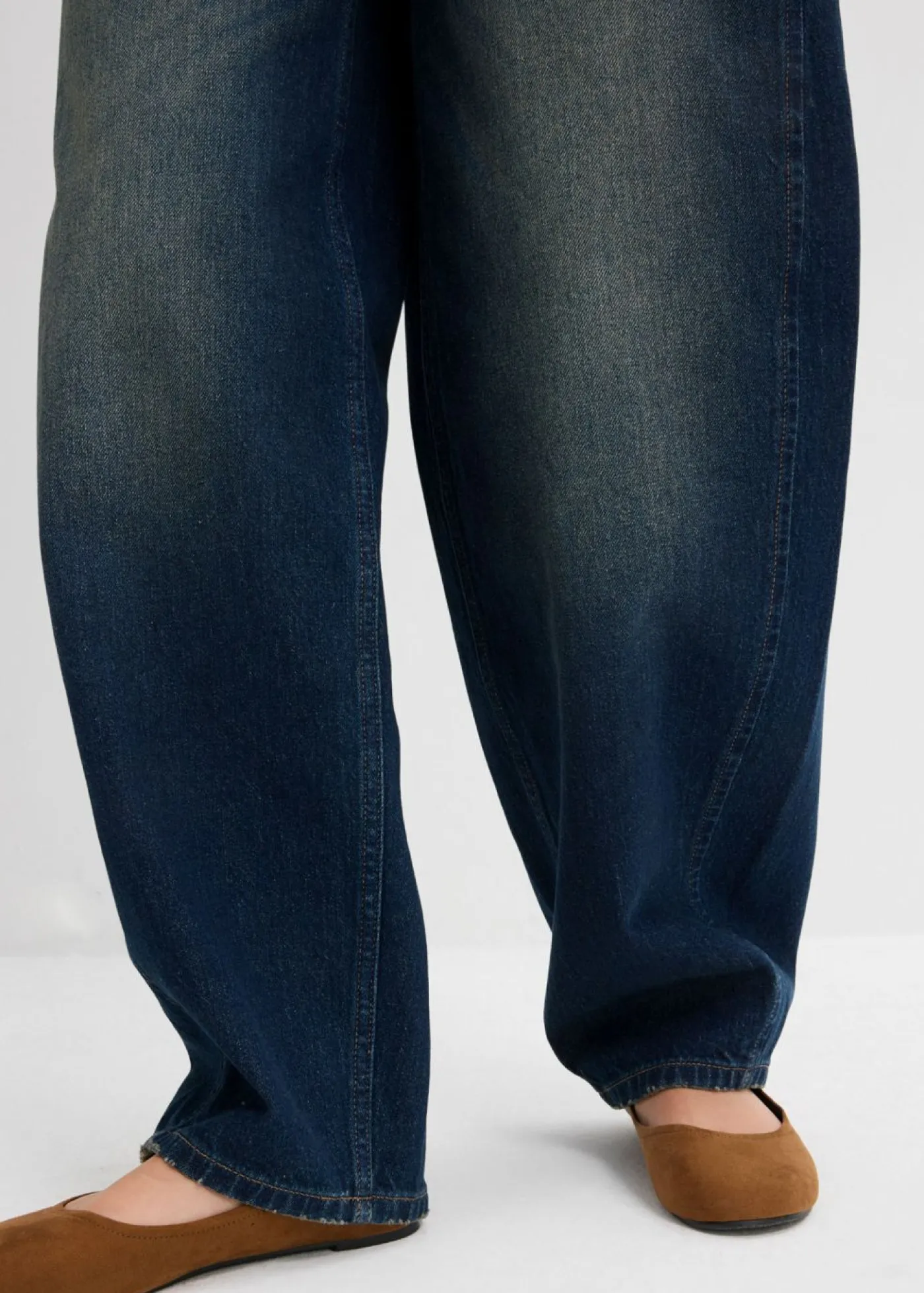 bonprix bonprix Vaqueros>Vaqueros tipo barrel de talle medio con cinturón Denim oscuro desgastado