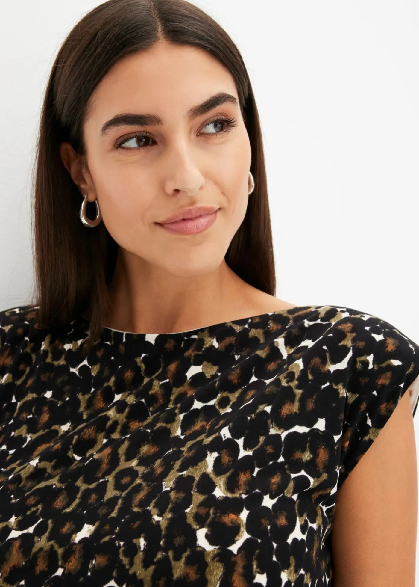 bonprix bonprix Vestidos>Vestido estampado leo negro/verde oliva oscuro