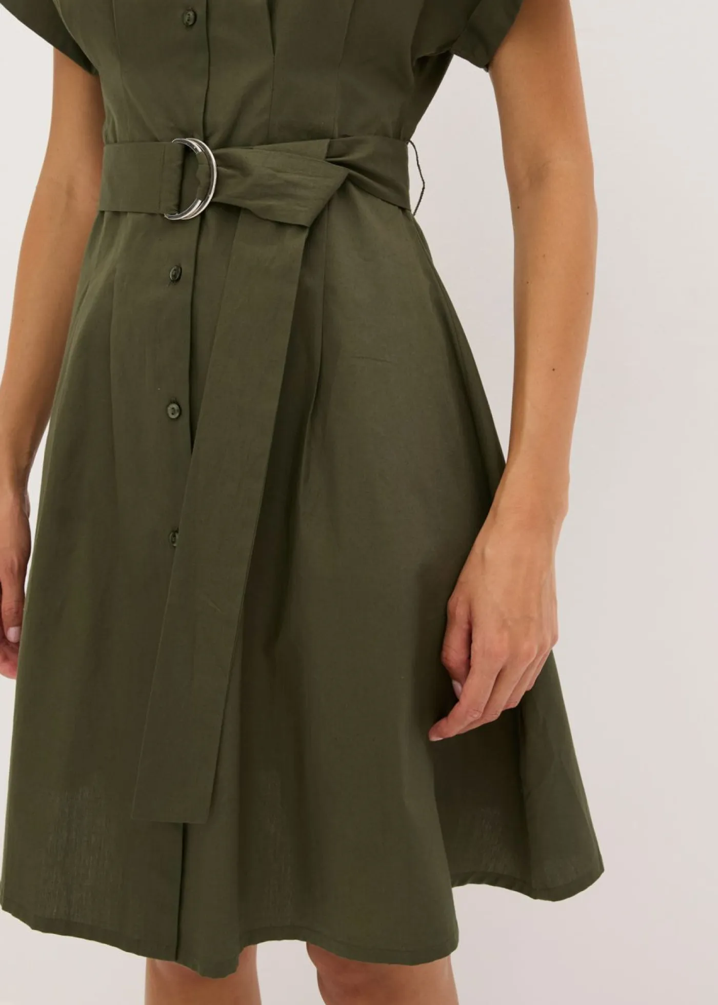 bonprix bonprix Vestidos>Vestido camisero con cinturón Verde oliva oscuro