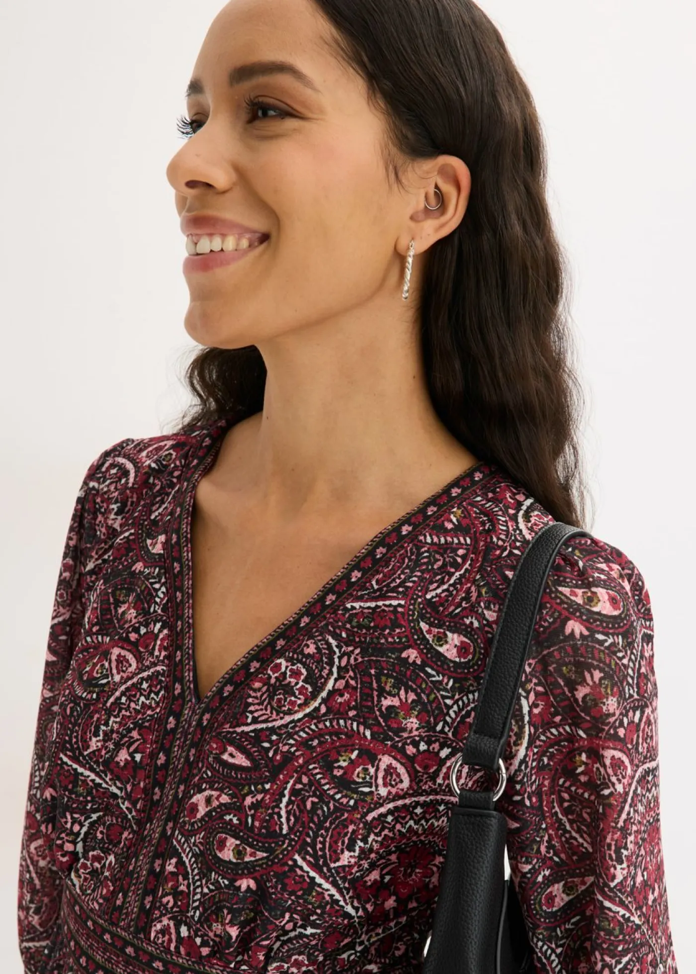 bonprix bonprix Vestidos>Vestido camisero con escote en V Negro-baya