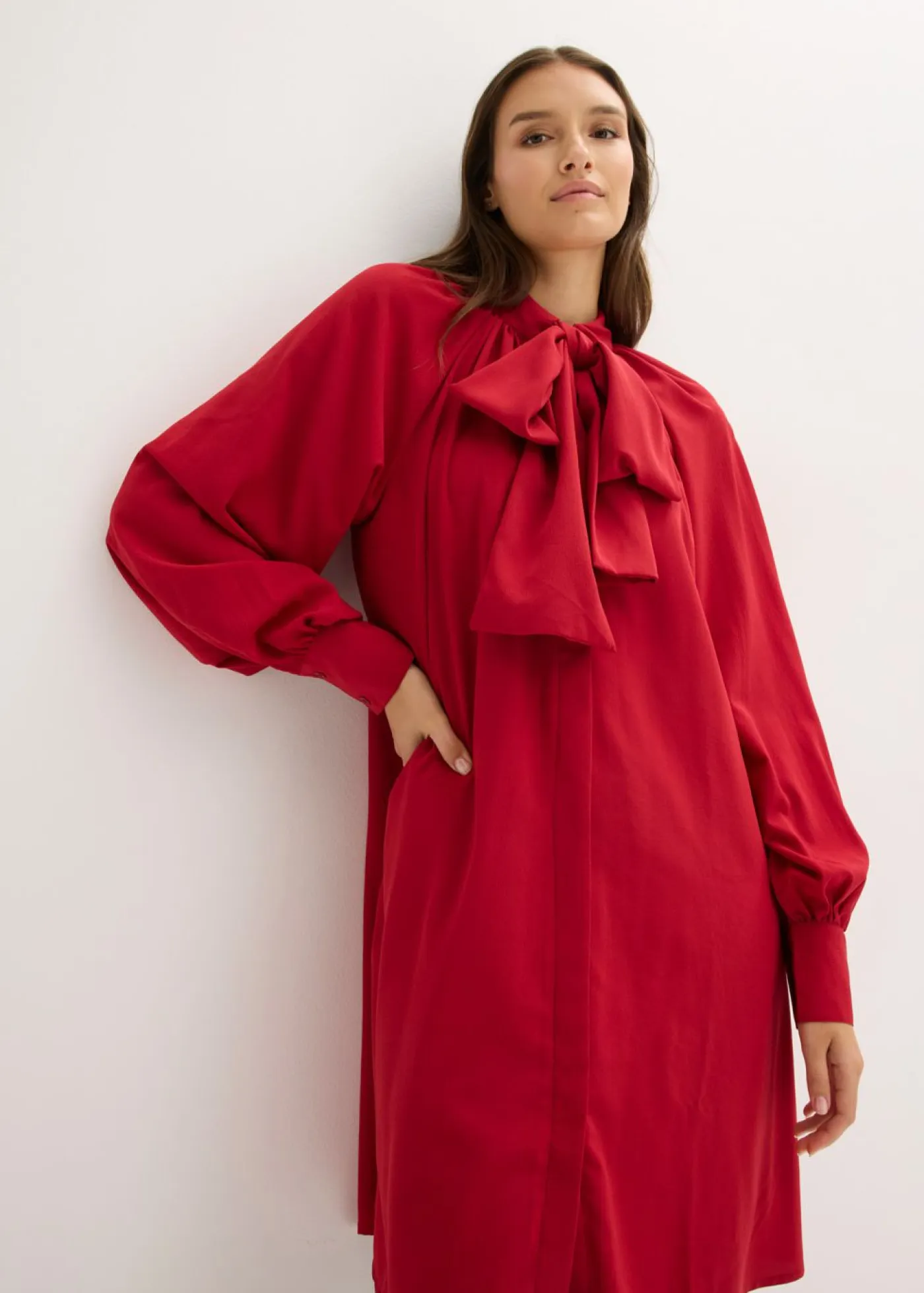 bonprix bonprix Vestidos>Vestido camisero con lazo en el cuello rojo cayena