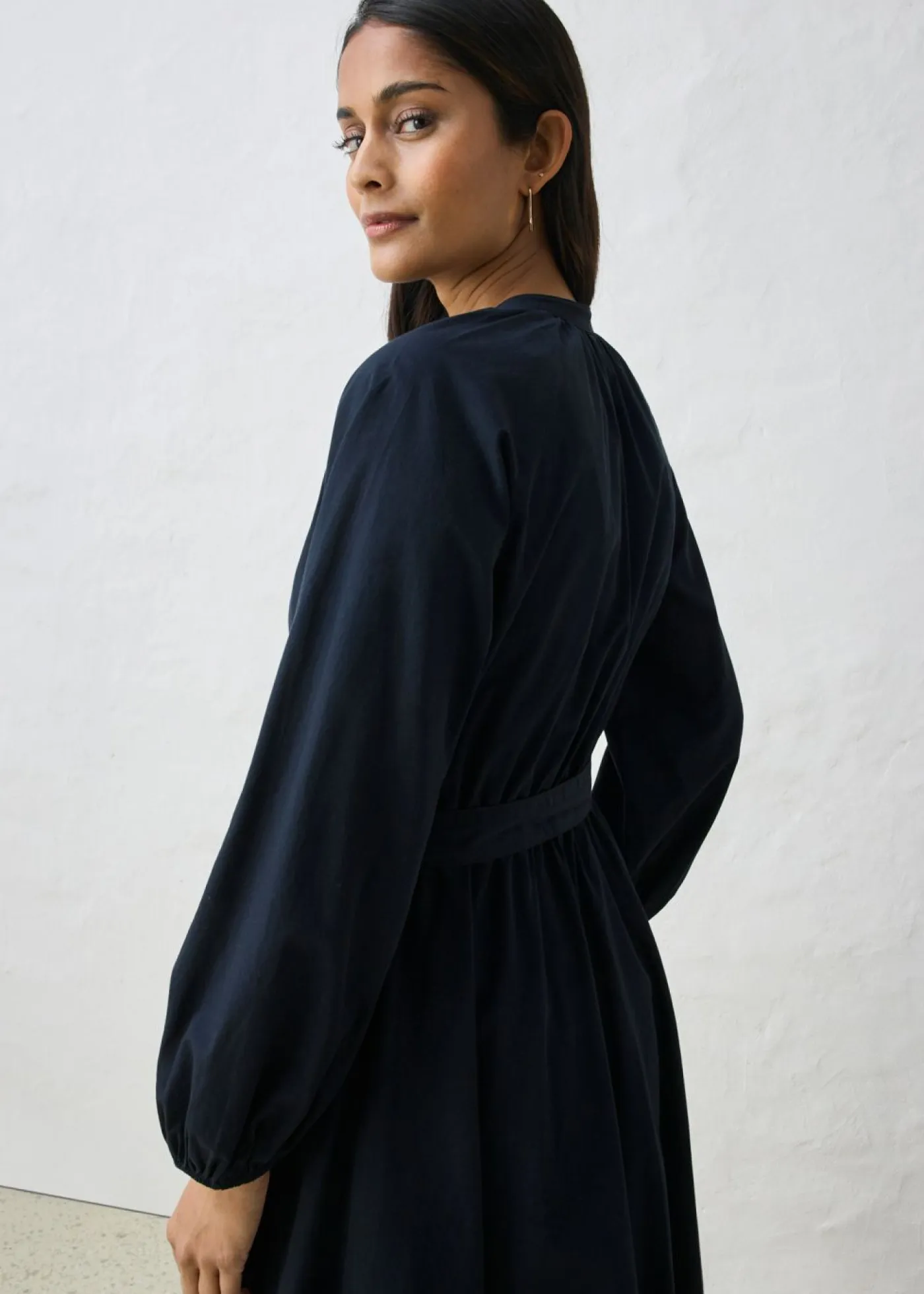 bonprix bonprix Premium|Vestidos>Vestido camisero con parte de seda y cinturón Negro