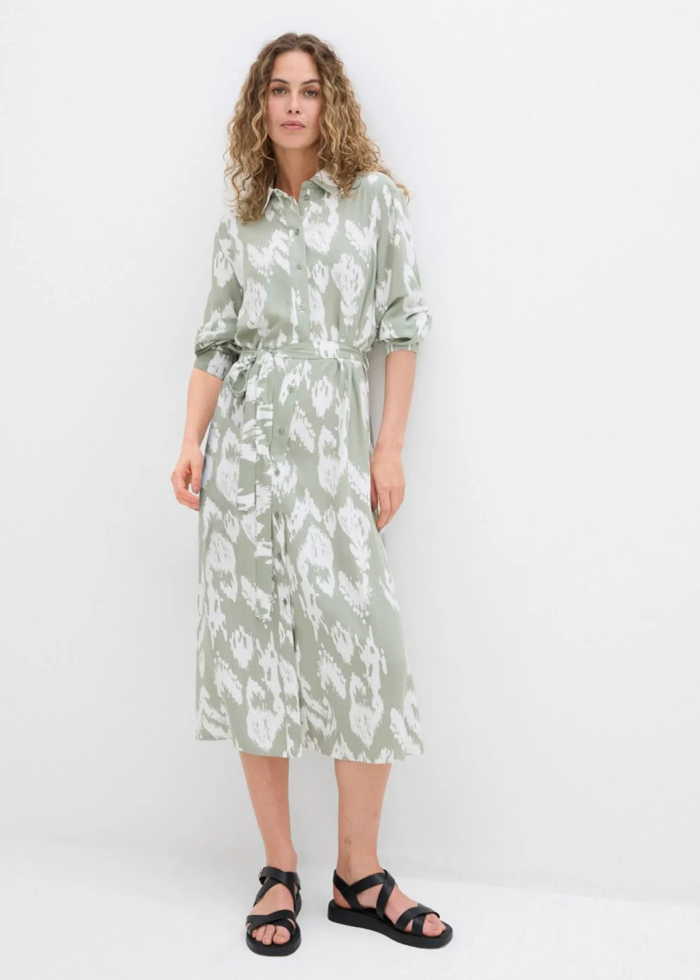 bonprix bonprix Vestidos>Vestido camisero de viscosa fluida verde alga-blanco lana