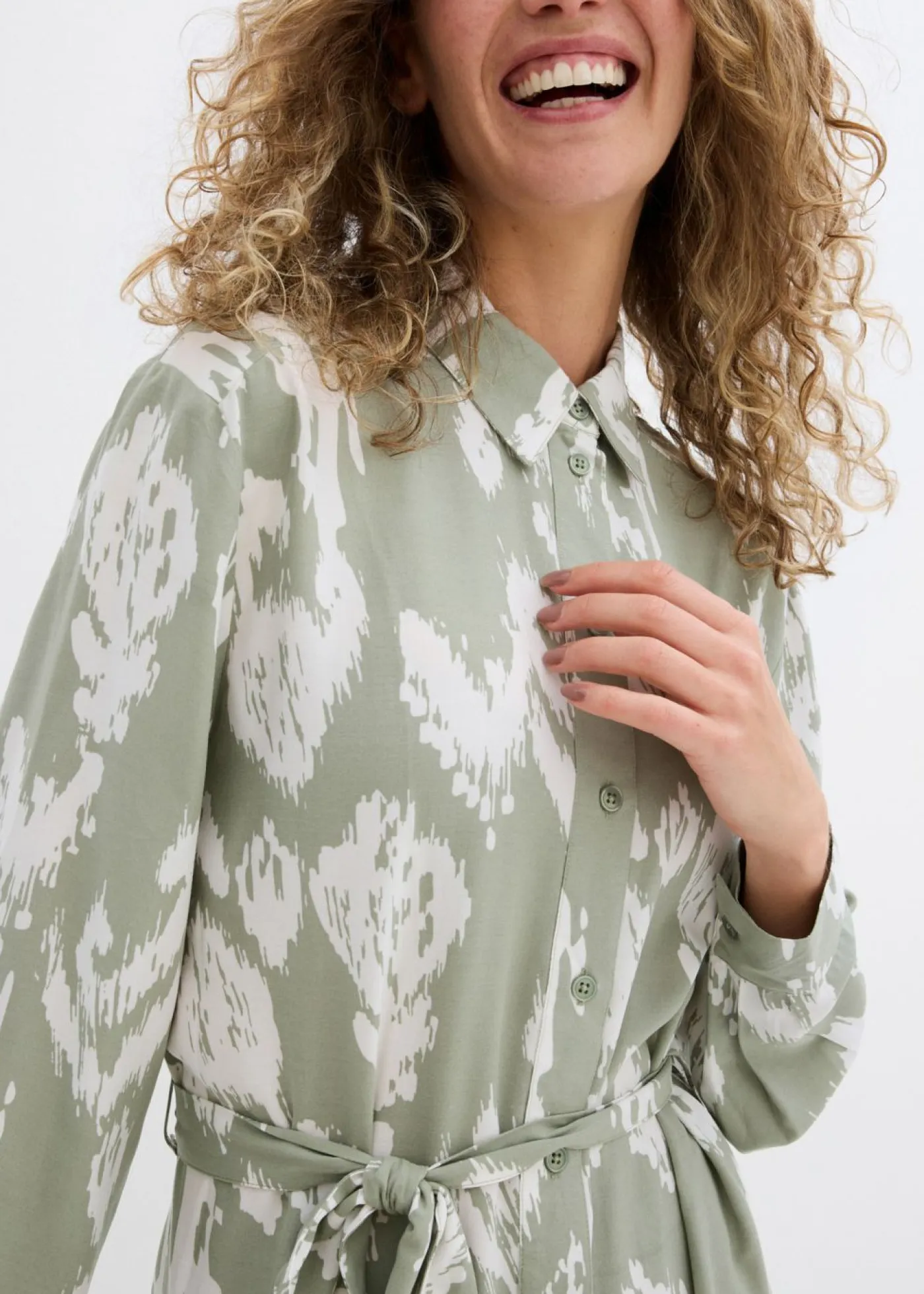 bonprix bonprix Vestidos>Vestido camisero de viscosa fluida verde alga-blanco lana