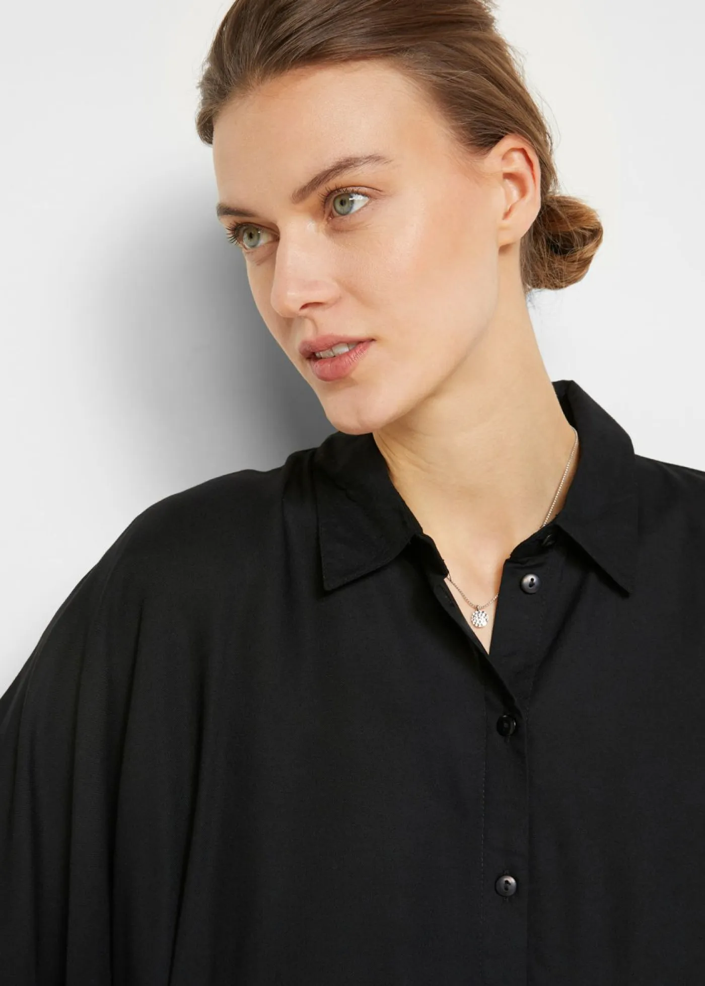 bonprix bonprix Esenciales|Vestidos>Vestido camisero de viscosa fina Negro