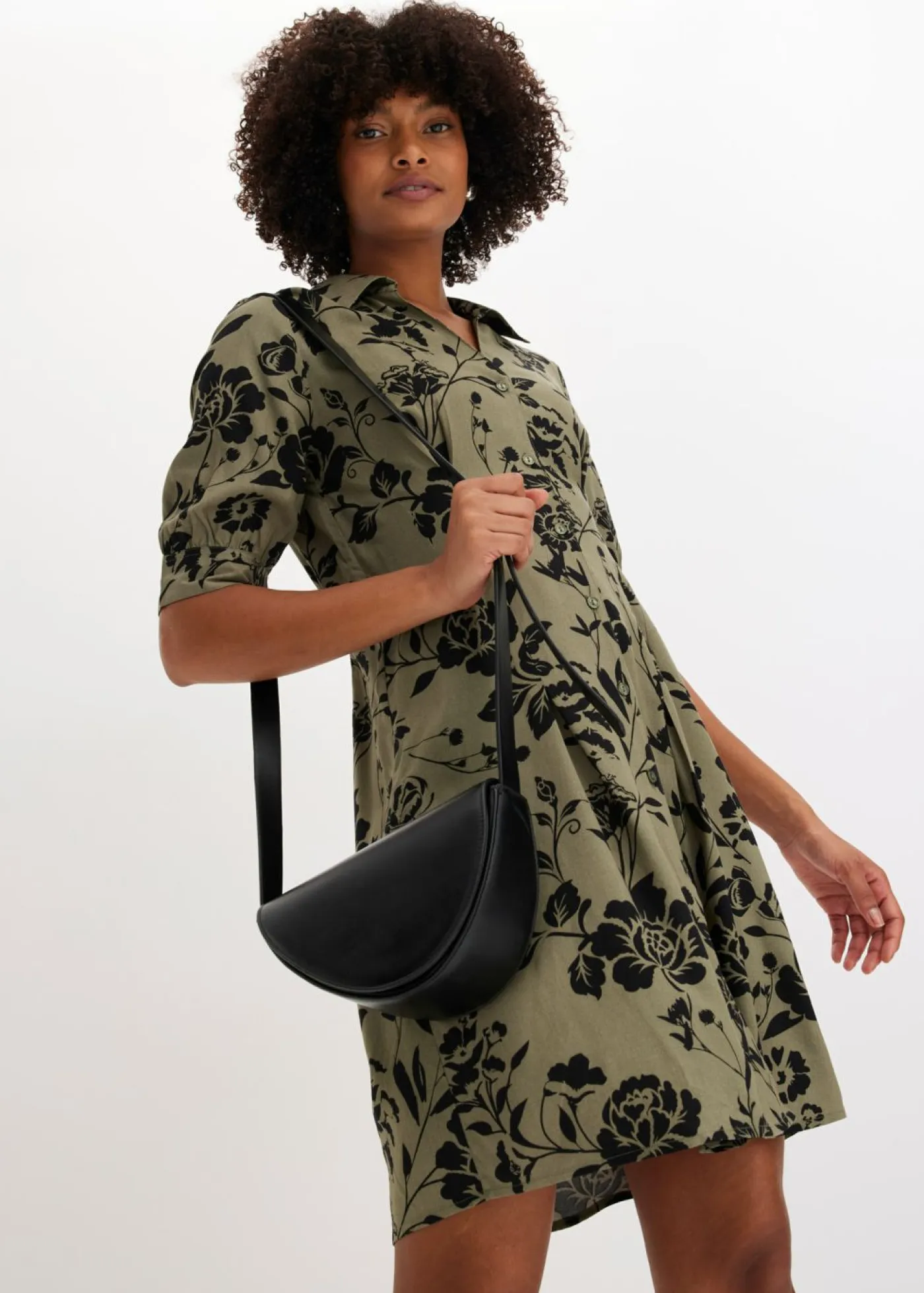 bonprix bonprix Tallas Pequeñas>Vestido camisero de viscosa fluida verde oliva/negro con flores