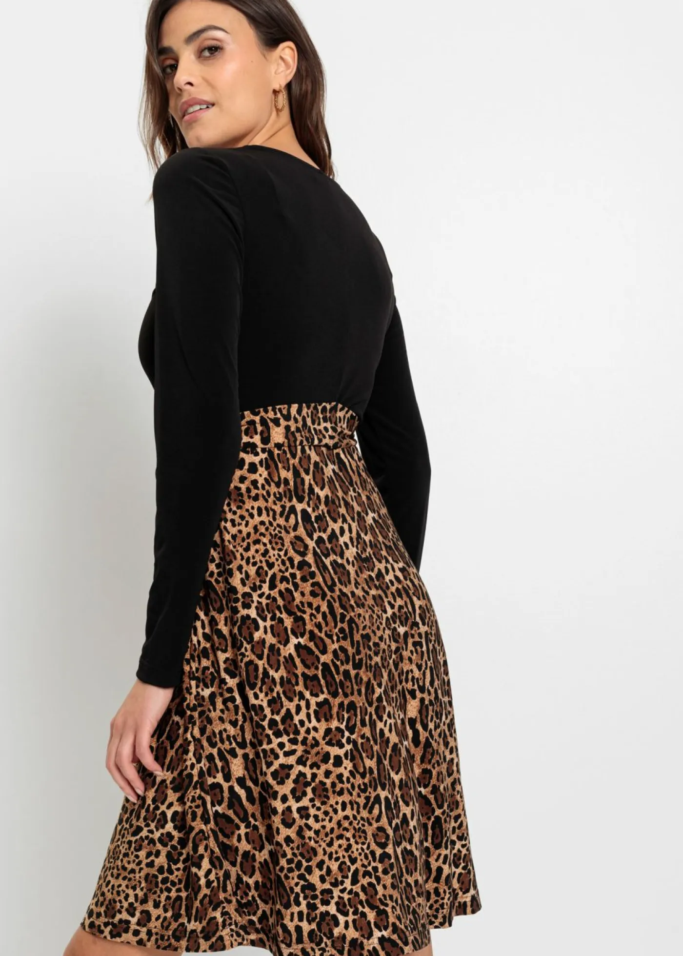 bonprix bonprix Vestidos>Vestido corto con estampado Negro-marrón con estampado de leopardo