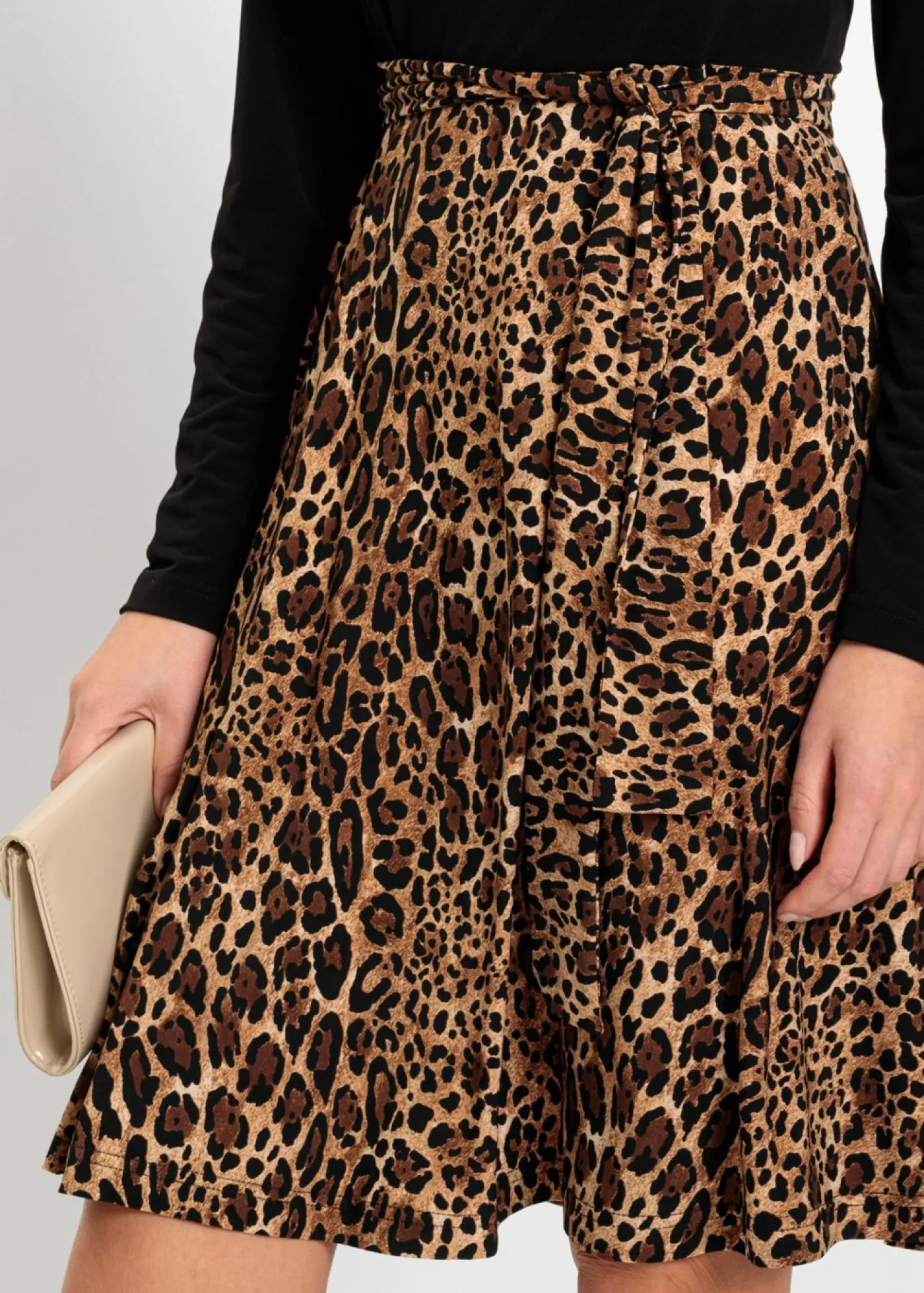 bonprix bonprix Vestidos>Vestido corto con estampado Negro-marrón con estampado de leopardo